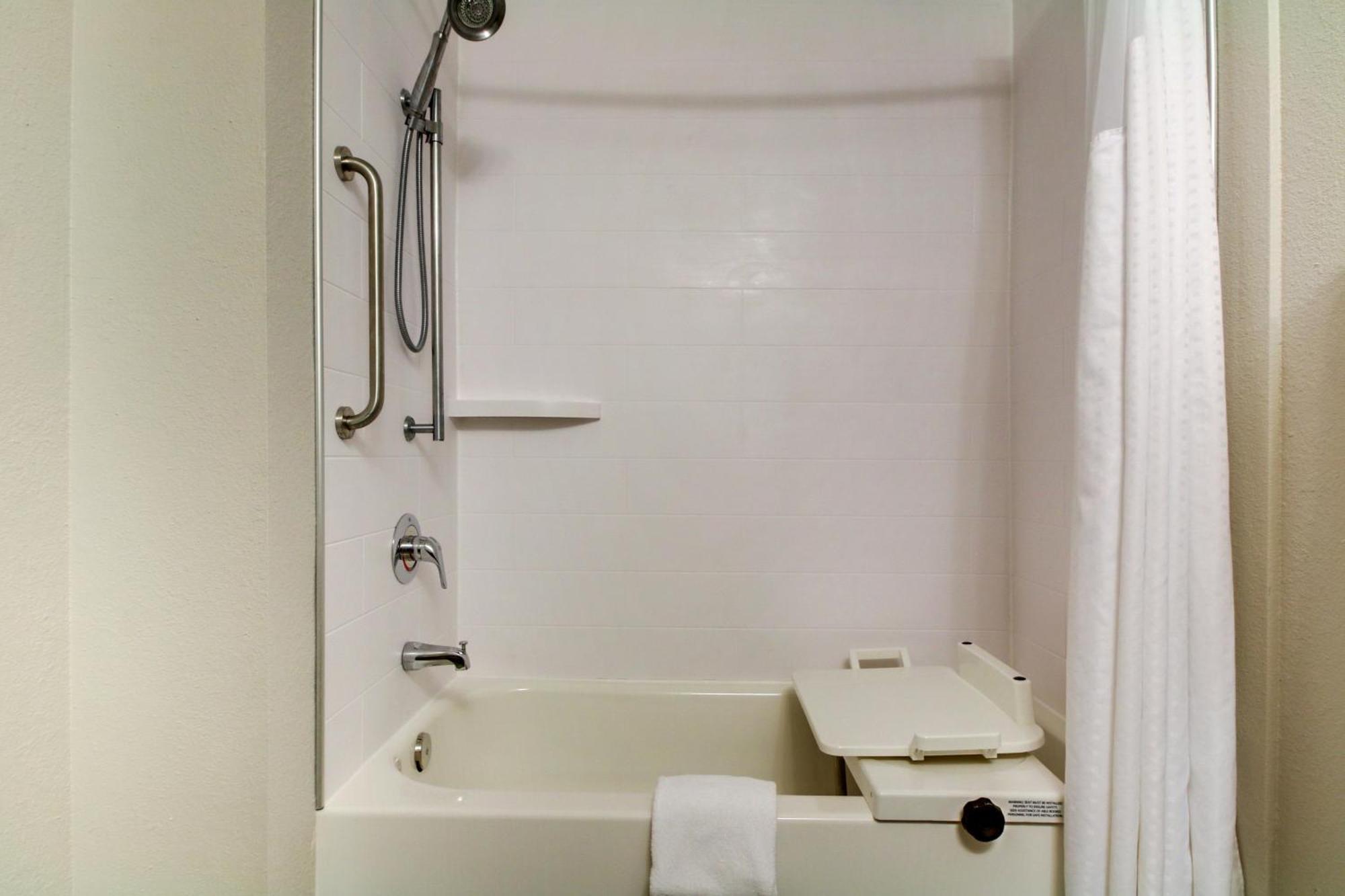 Standard King Room with Roll-in Shower - Mobility Accessible