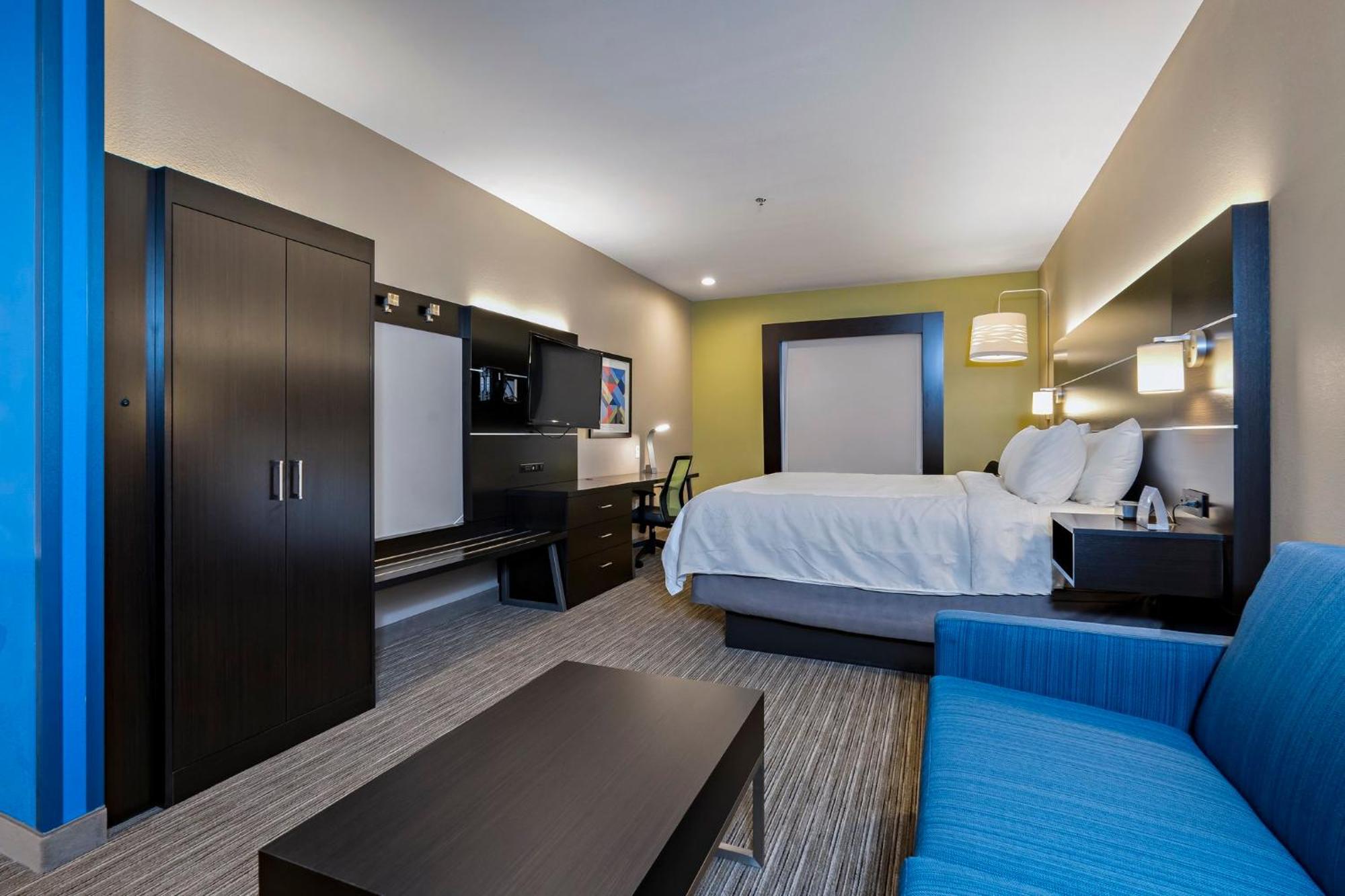 One-Bedroom King Suite with Sofa Bed