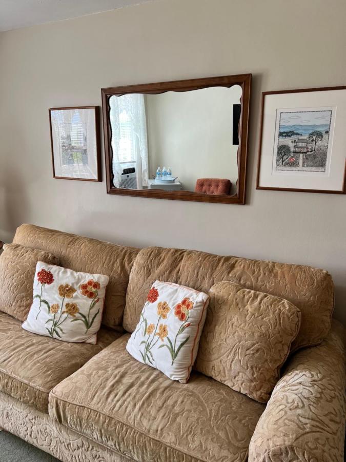 Deluxe Queen Suite