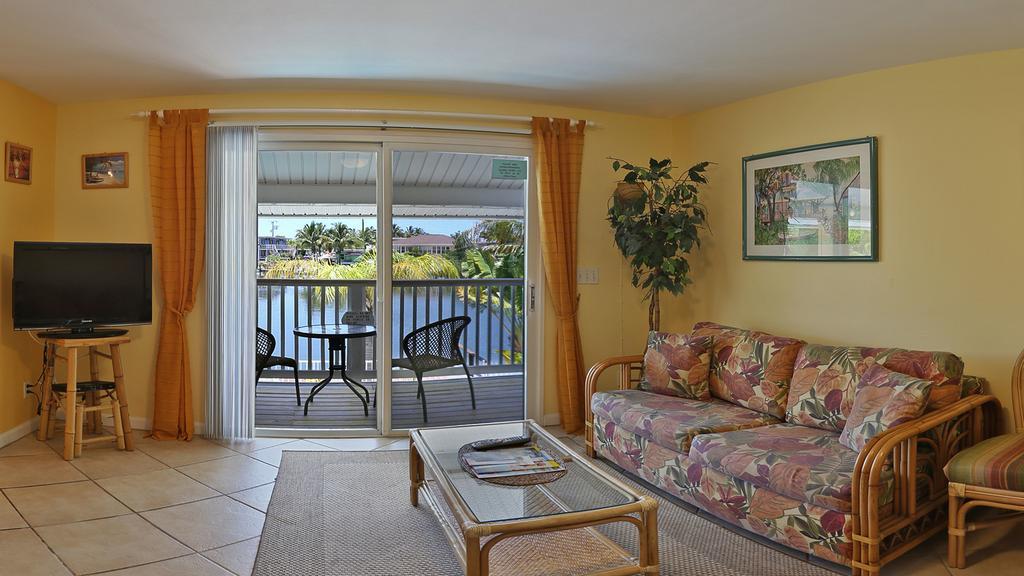 One-Bedroom Apartment with Pool View
