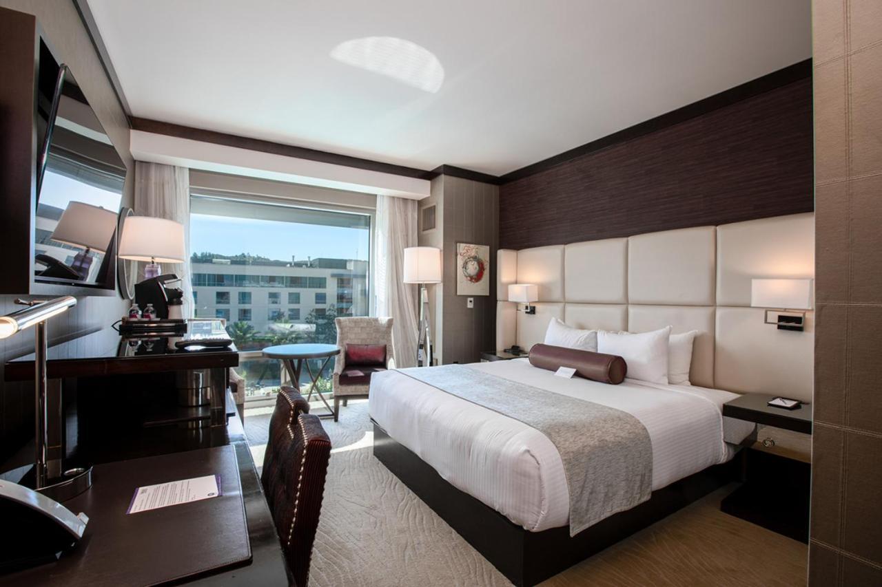Deluxe King - Adult Only 21+ (Viejas Hotel)