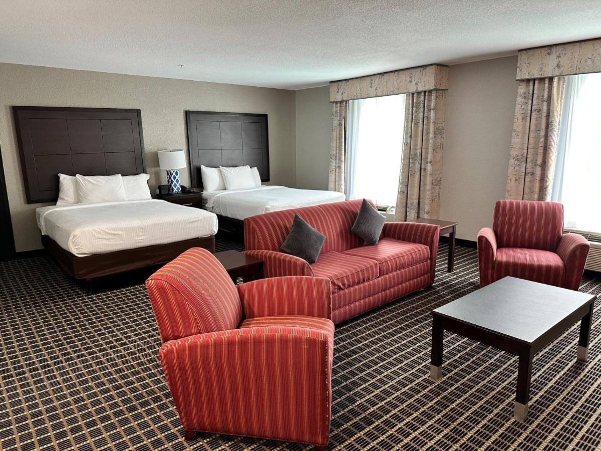 Executive Suite,1340381498:JPEG