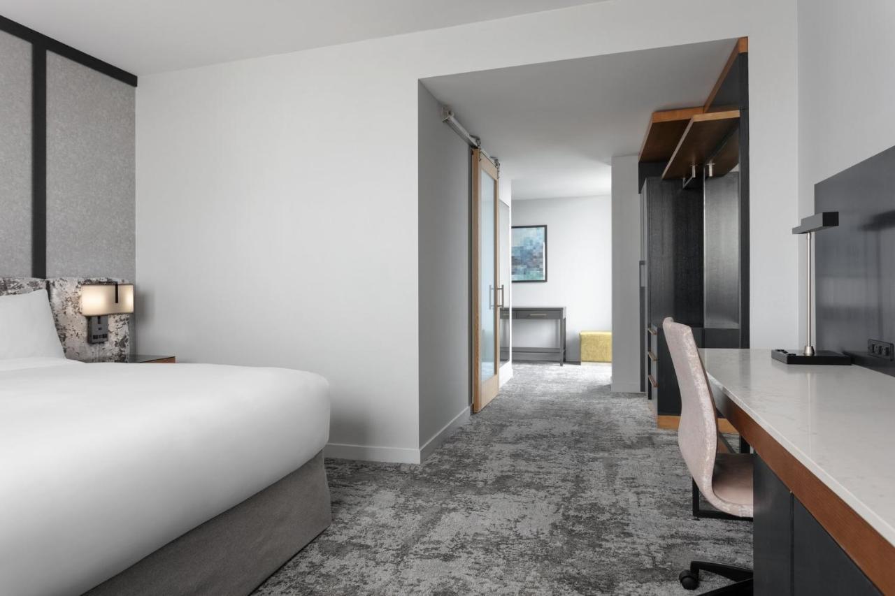 Luxury Corner King Room,1588057350:JPEG