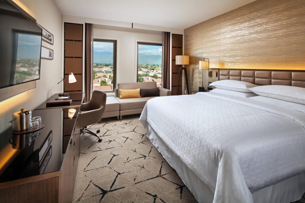 Club lounge access Guest room 1 King Top floor,1381239818:JPEG