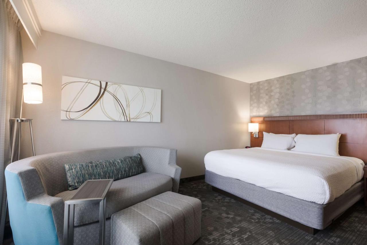 Hearing Accessible Guestroom King,1705640547:JPEG