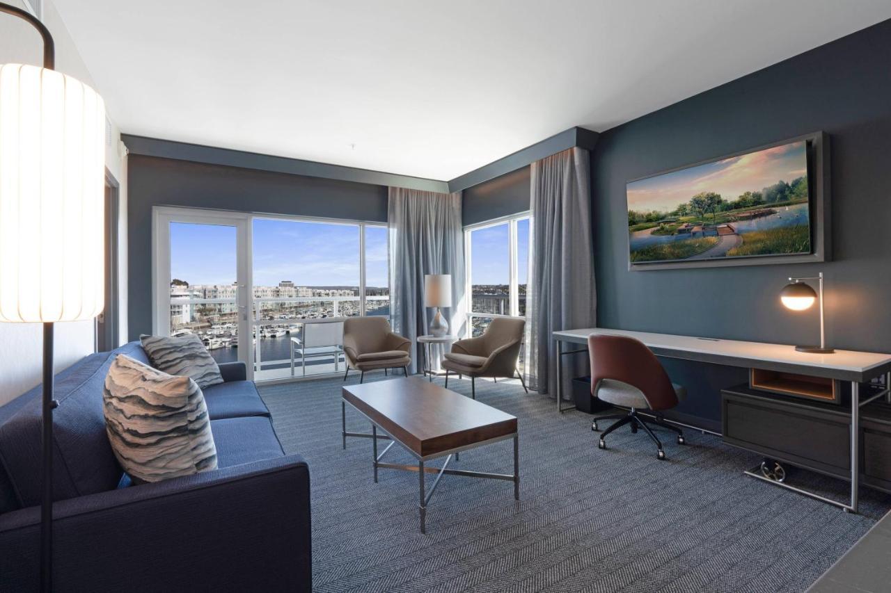 Suite 1 King Sofa bed Waterfront Balcony,1770051771:JPEG