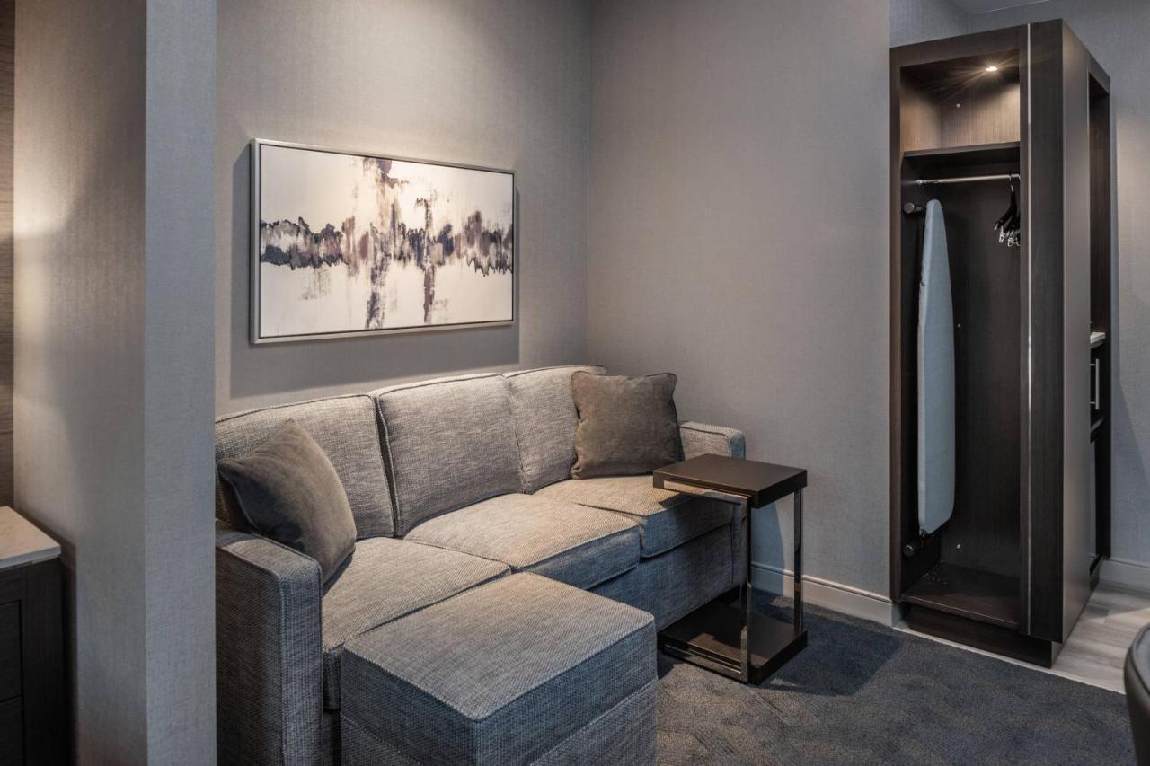 King Suite with Sofa Bed - Hearing Accessible