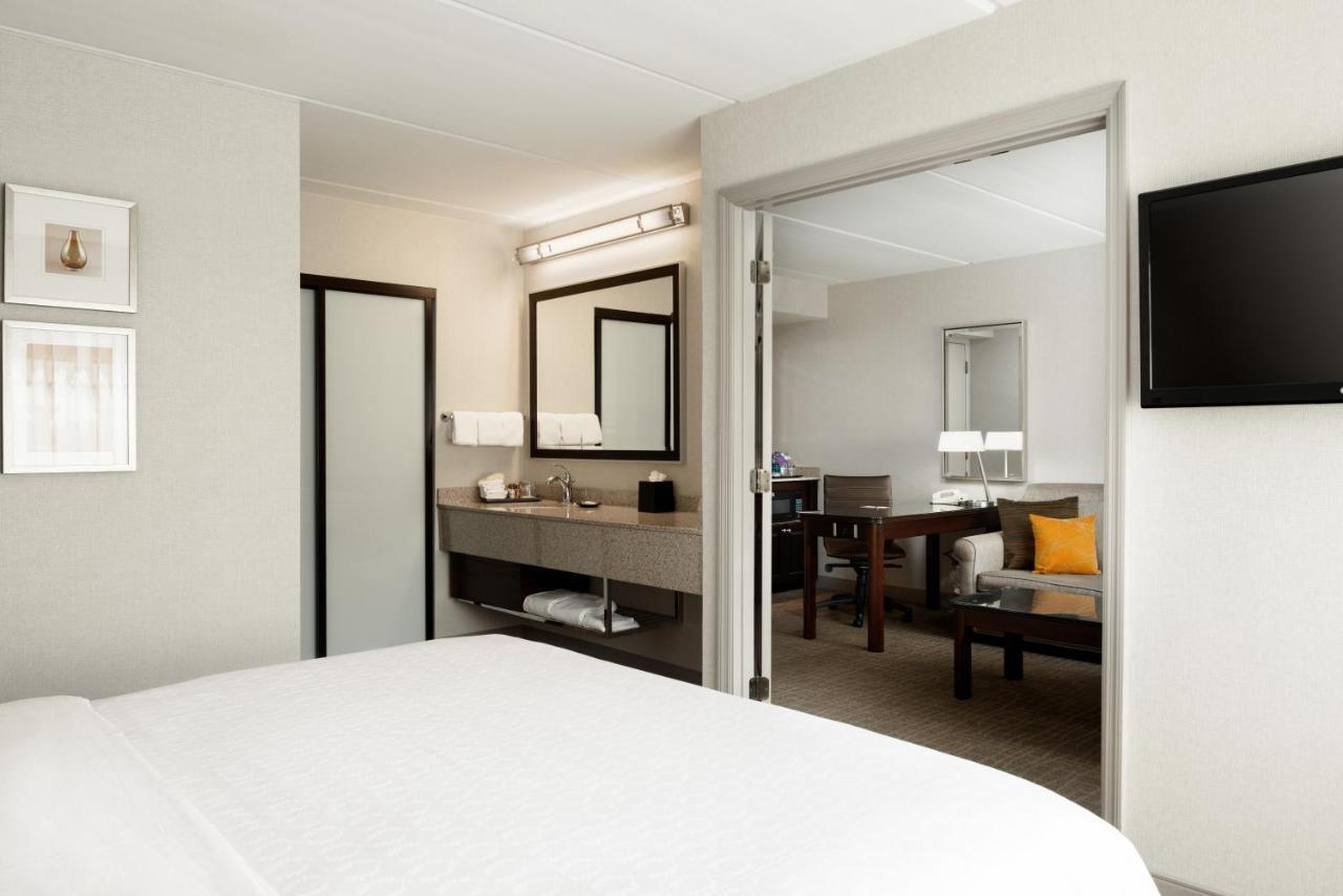 1 Bedroom Suite 1 King Sofa bed Pool View,1665397573:JPEG