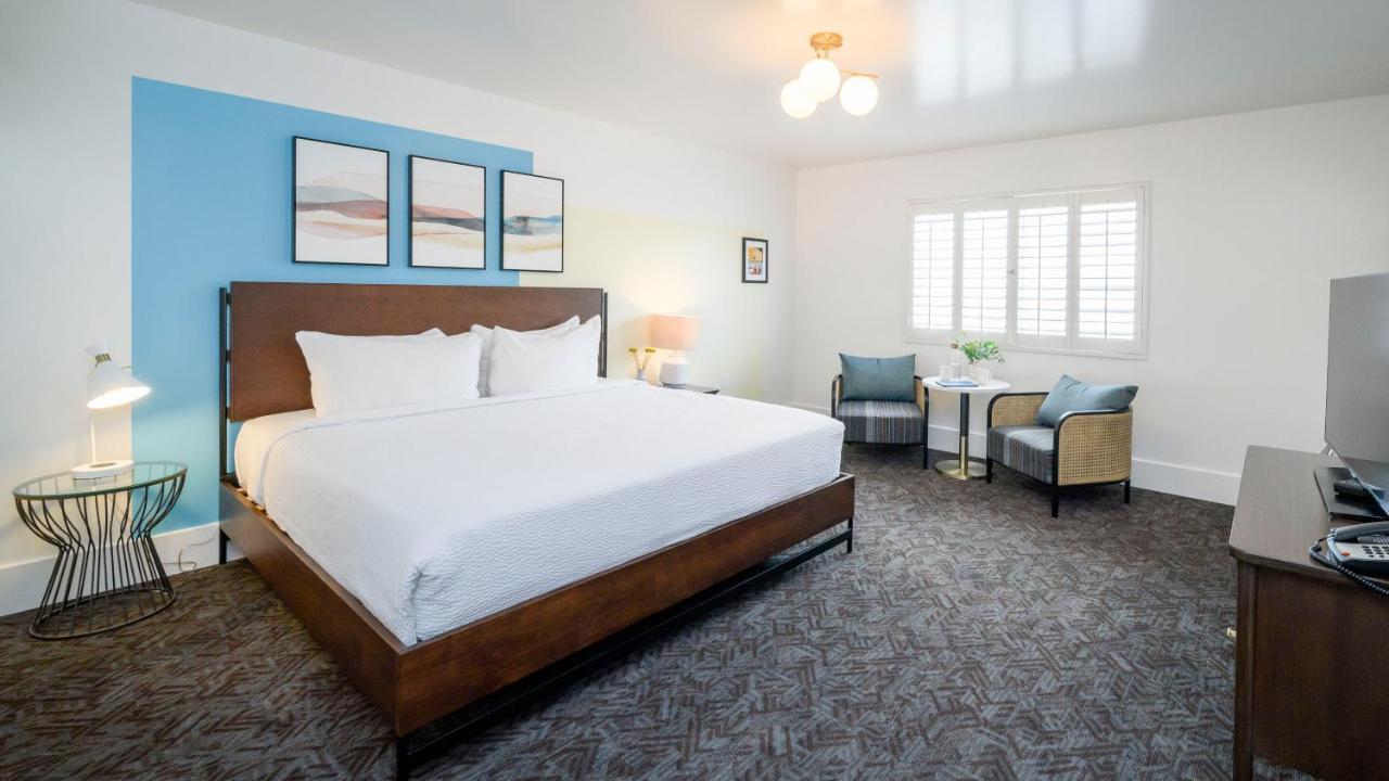 Deluxe King Room,1571282945:JPEG