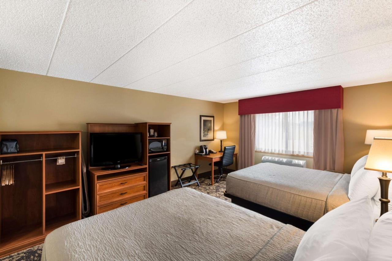 Queen Room with Two Queen Beds - Non-Smoking