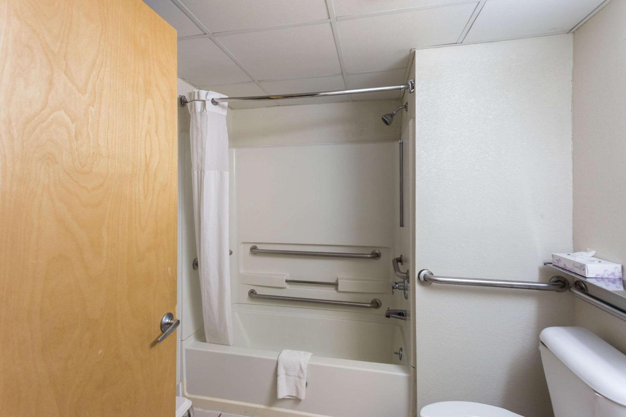 Queen Room with Two Queen Beds - Accessible/Non Smoking