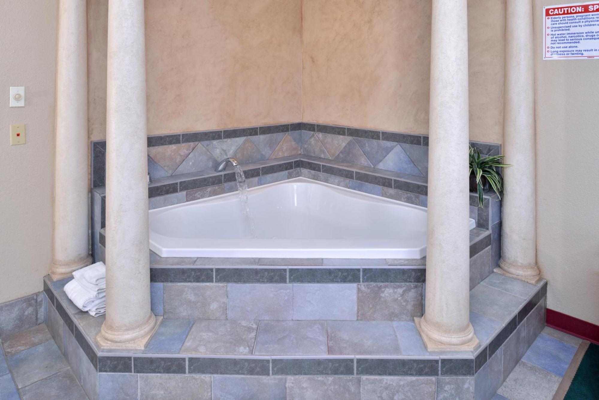 One Queen Bed Jacuzzi Suite Smoking