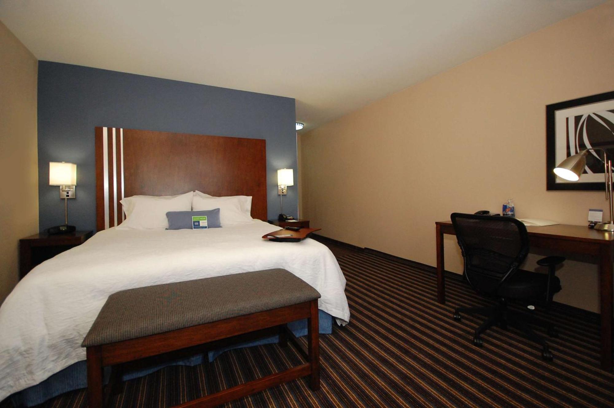 King Room with King Bed - Non-Smoking