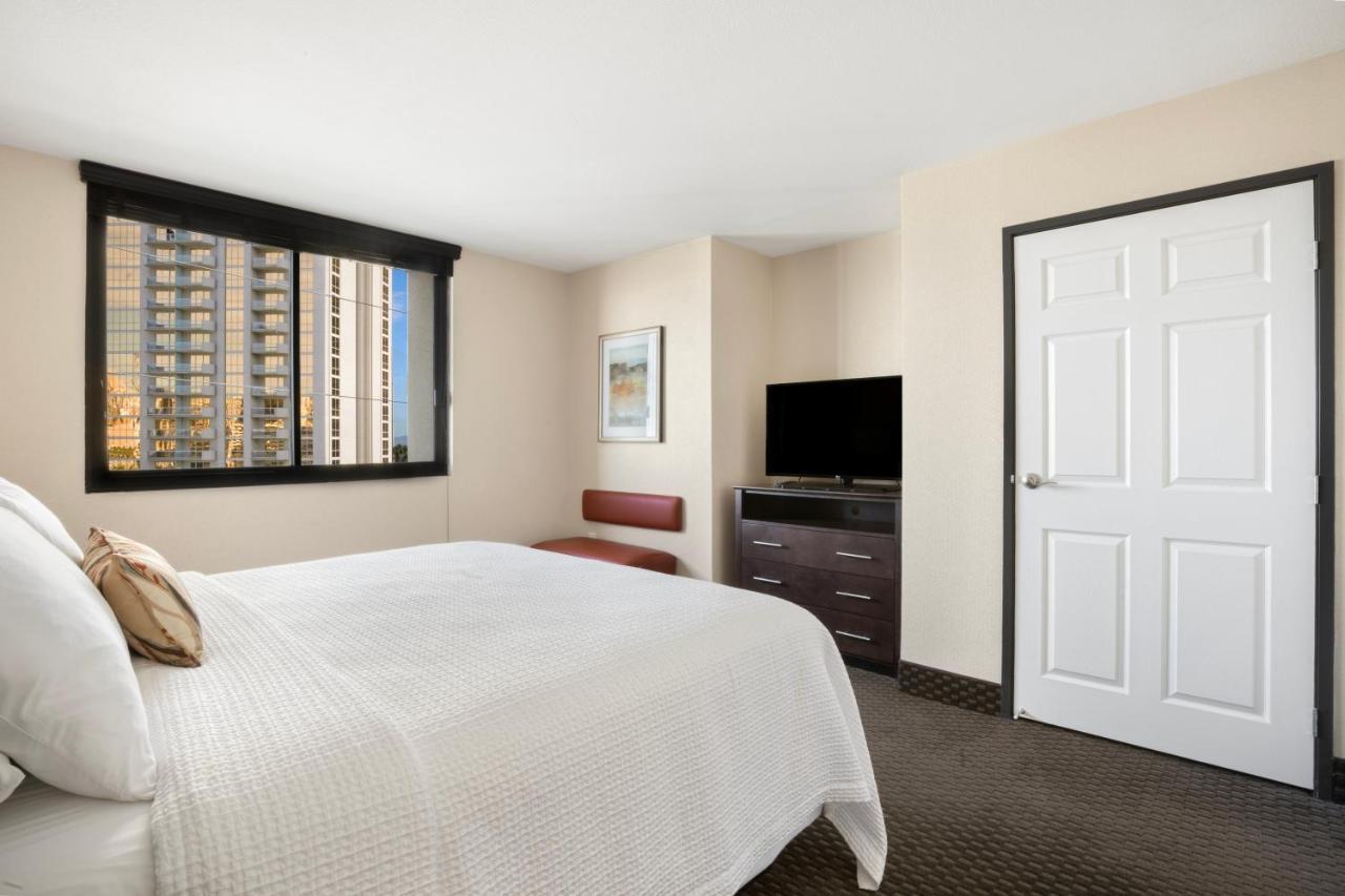 Deluxe Two-Bedroom Suite,1498973095:JPEG