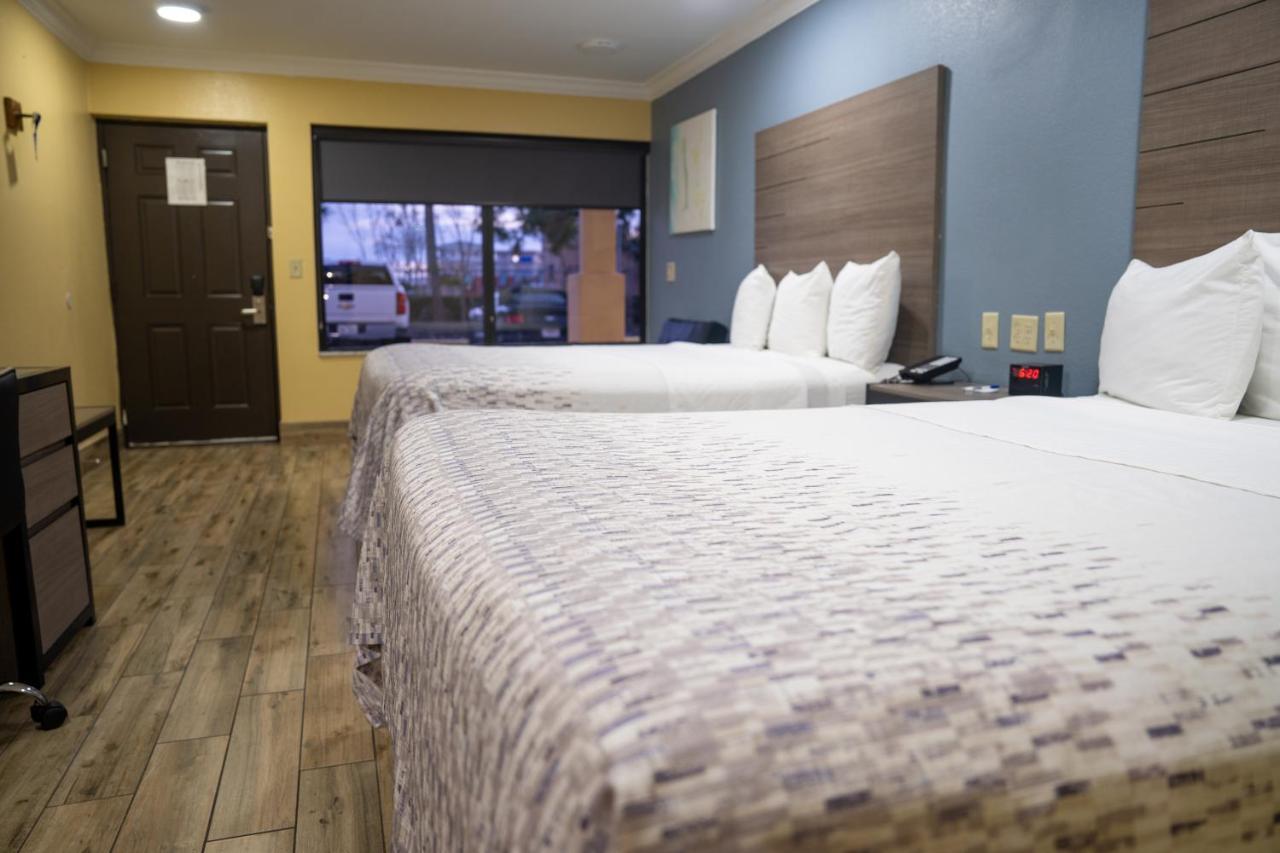Queen Room with Two Queen Beds - Non Smoking