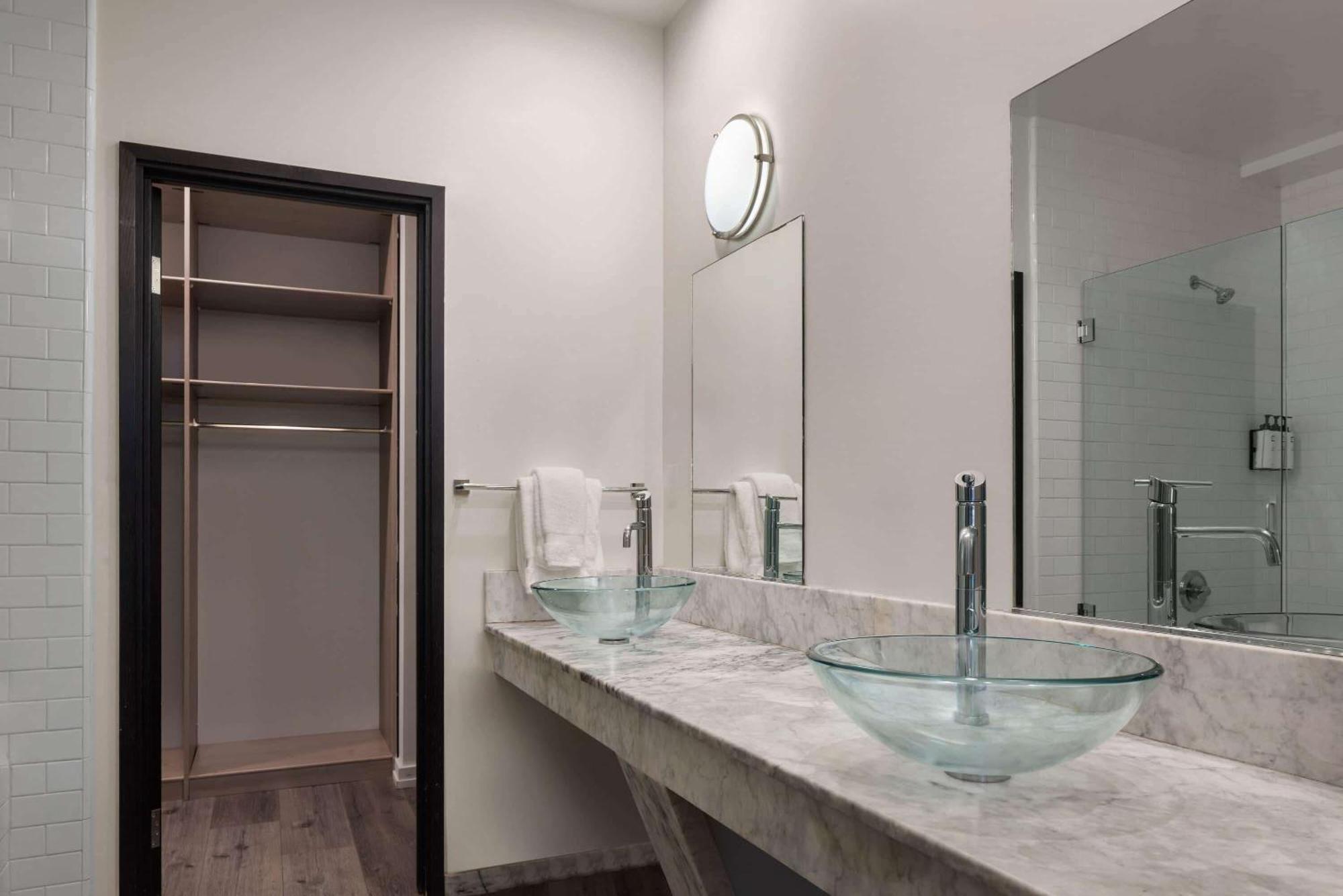 Two Bedroom Deluxe Broadway Suite Two Queen Beds One Twin Bed Non-Smoking,1084641472:JPEG