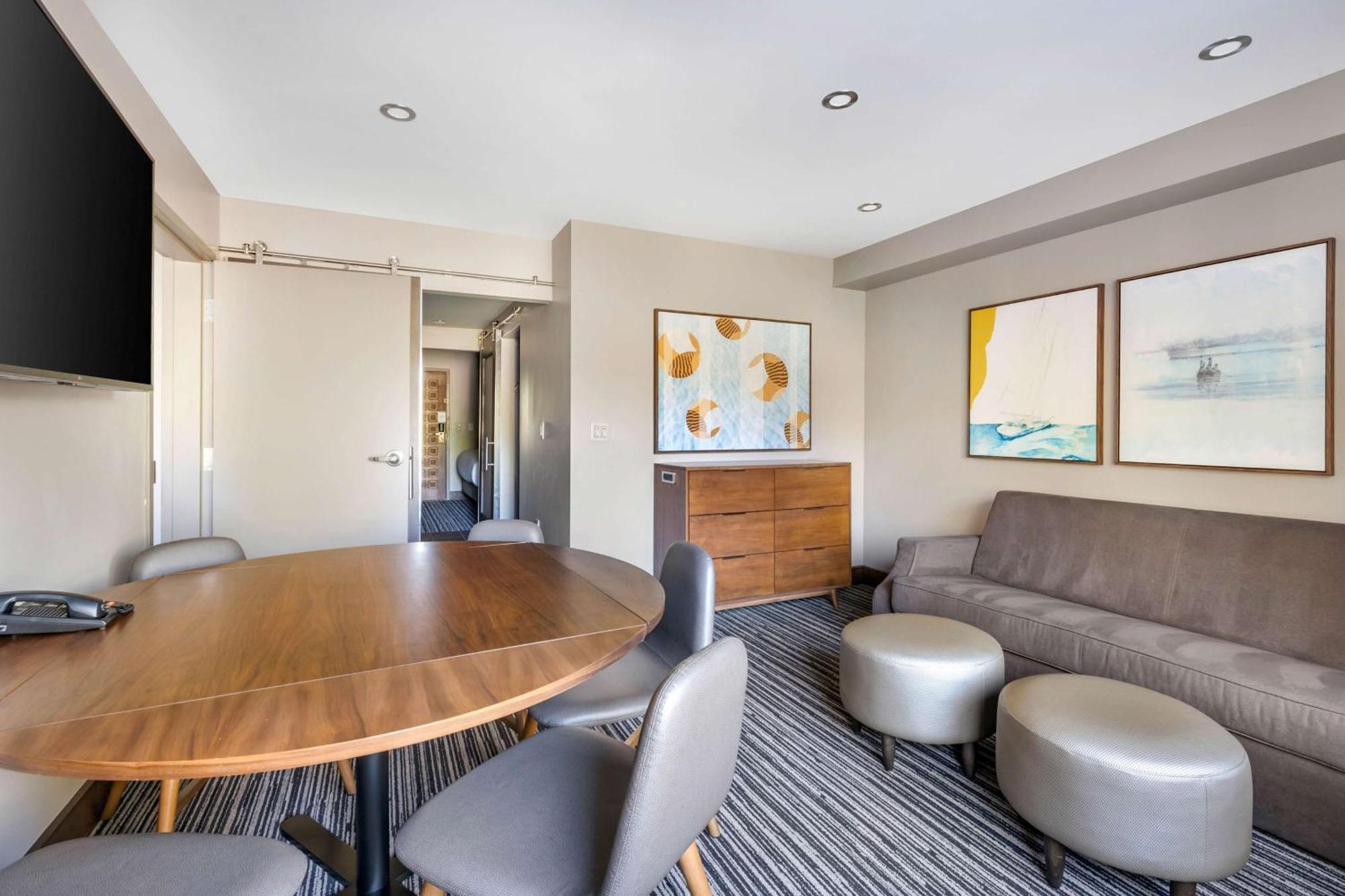 Two-Bedroom Suite with Sofa Bed and Kitchen