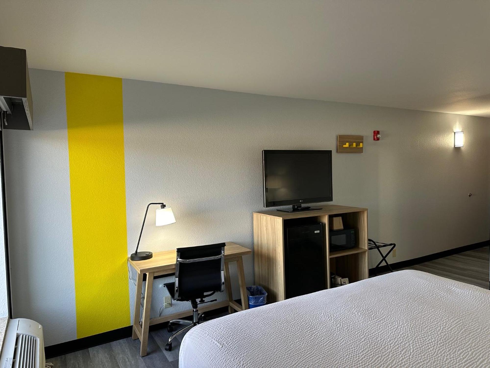 King Suite with Kitchenette - Non-Smoking