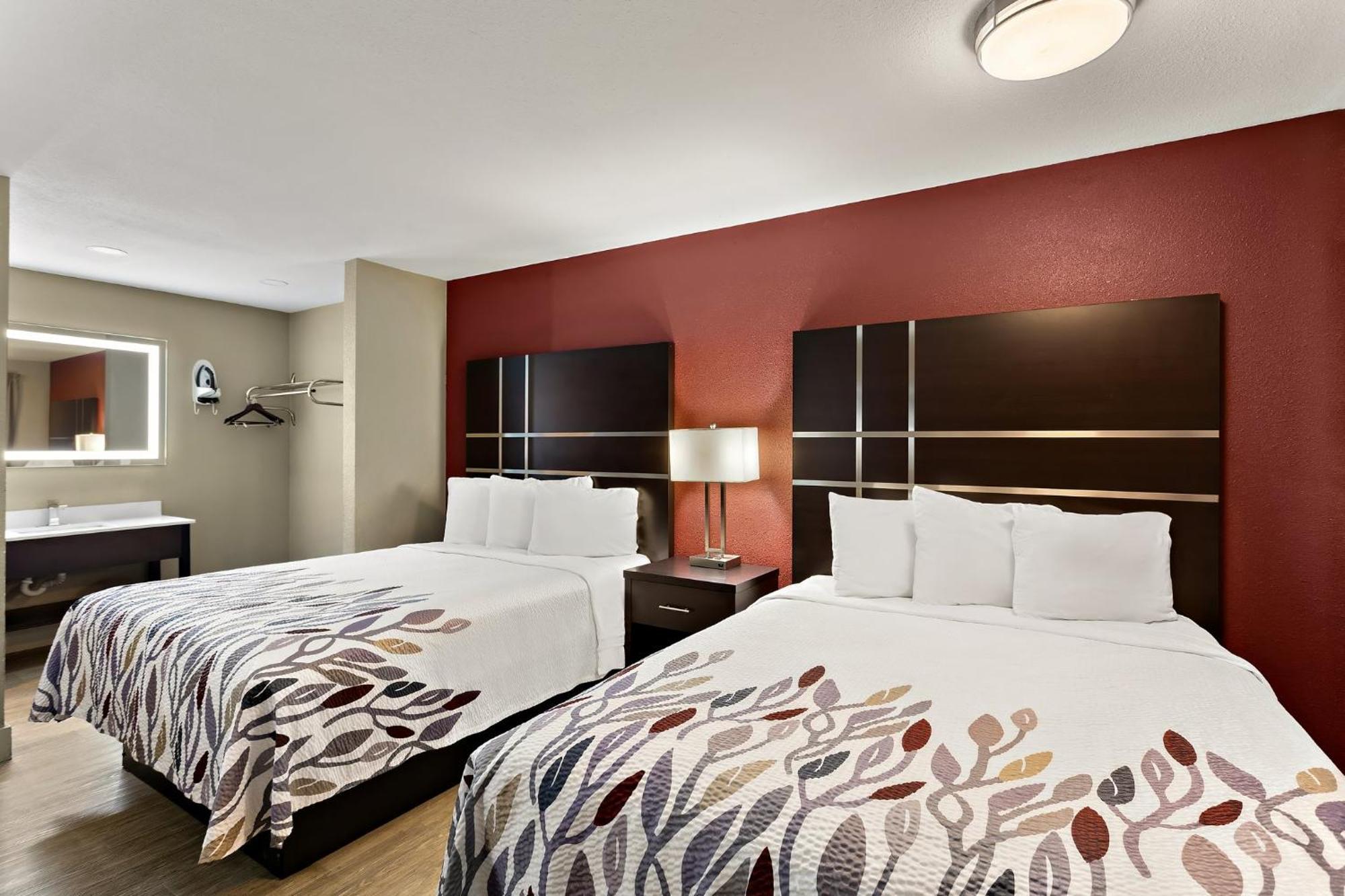 Deluxe Queen Room Three Queen Beds Smoke,1536298969:JPEG