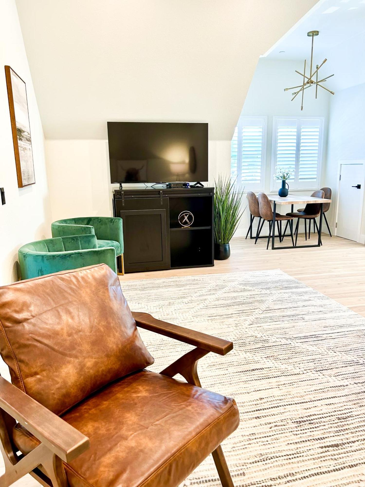 Deluxe King Suite