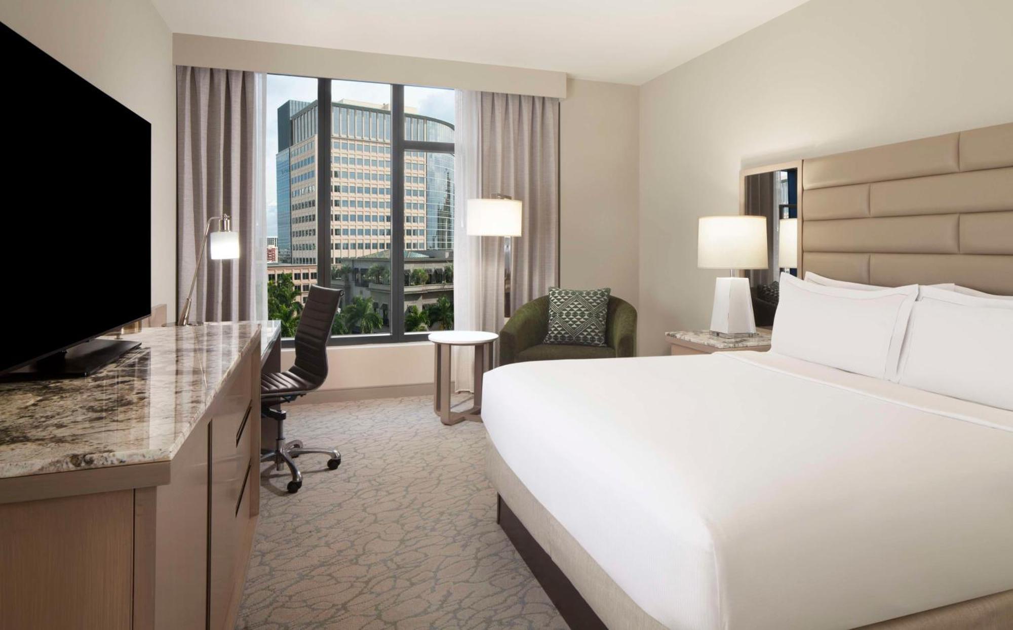 Deluxe King Room City View,1537123030:JPEG