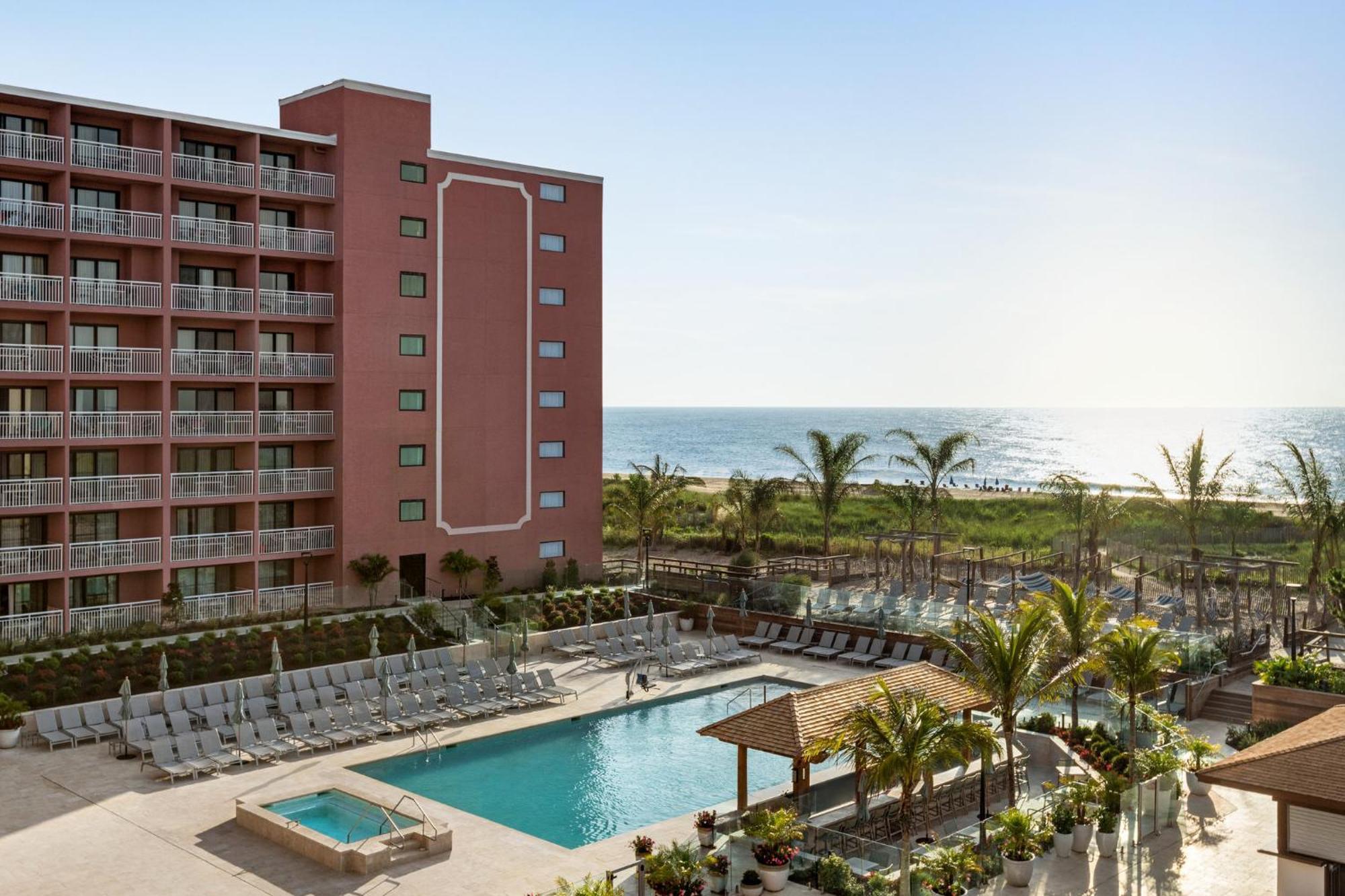 King Suite One King Bed Oceanfront Pool View,1706822922:JPEG