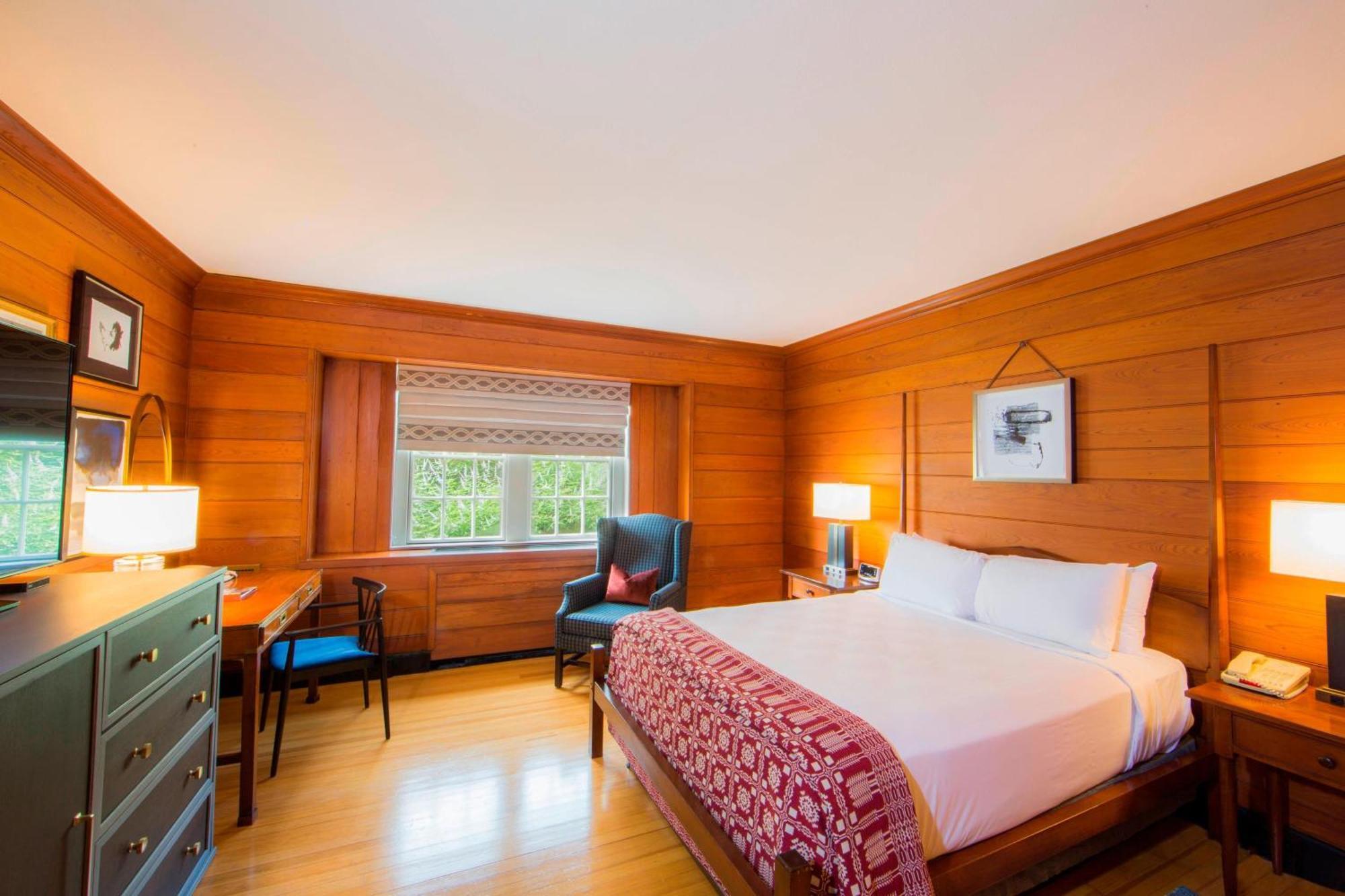 Standard Queen Room