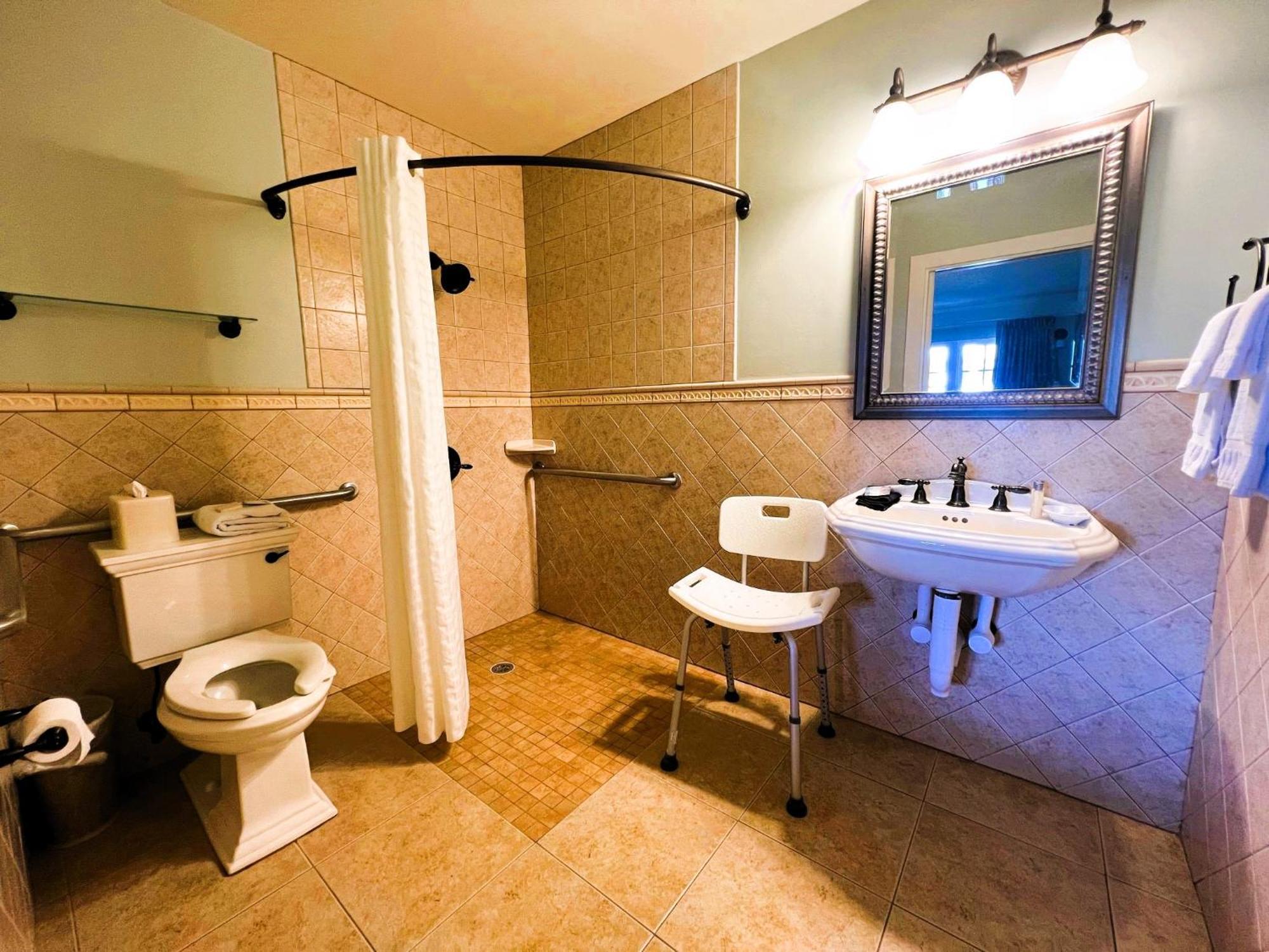 Queen Room - Disability Access