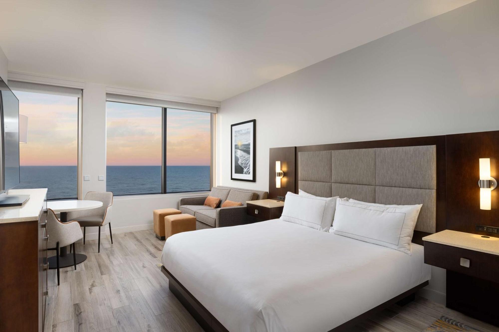 Premium King Room View Top Floor,1542426133:JPEG