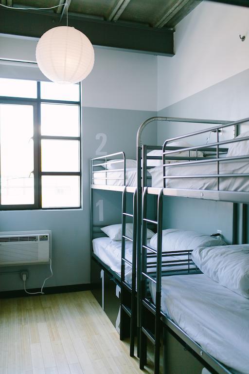 Bed in Vrouwenslaapzaal met 4 Bedden en Eigen Badkamer