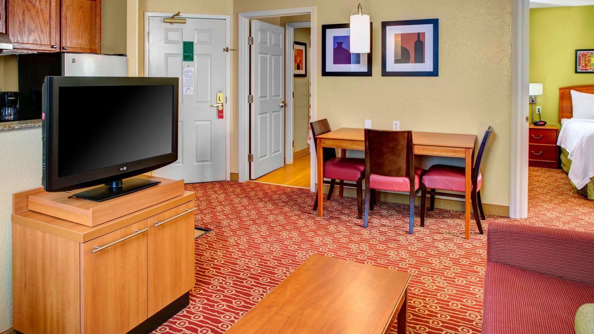 Two-Bedroom Suite,1633684355:JPEG