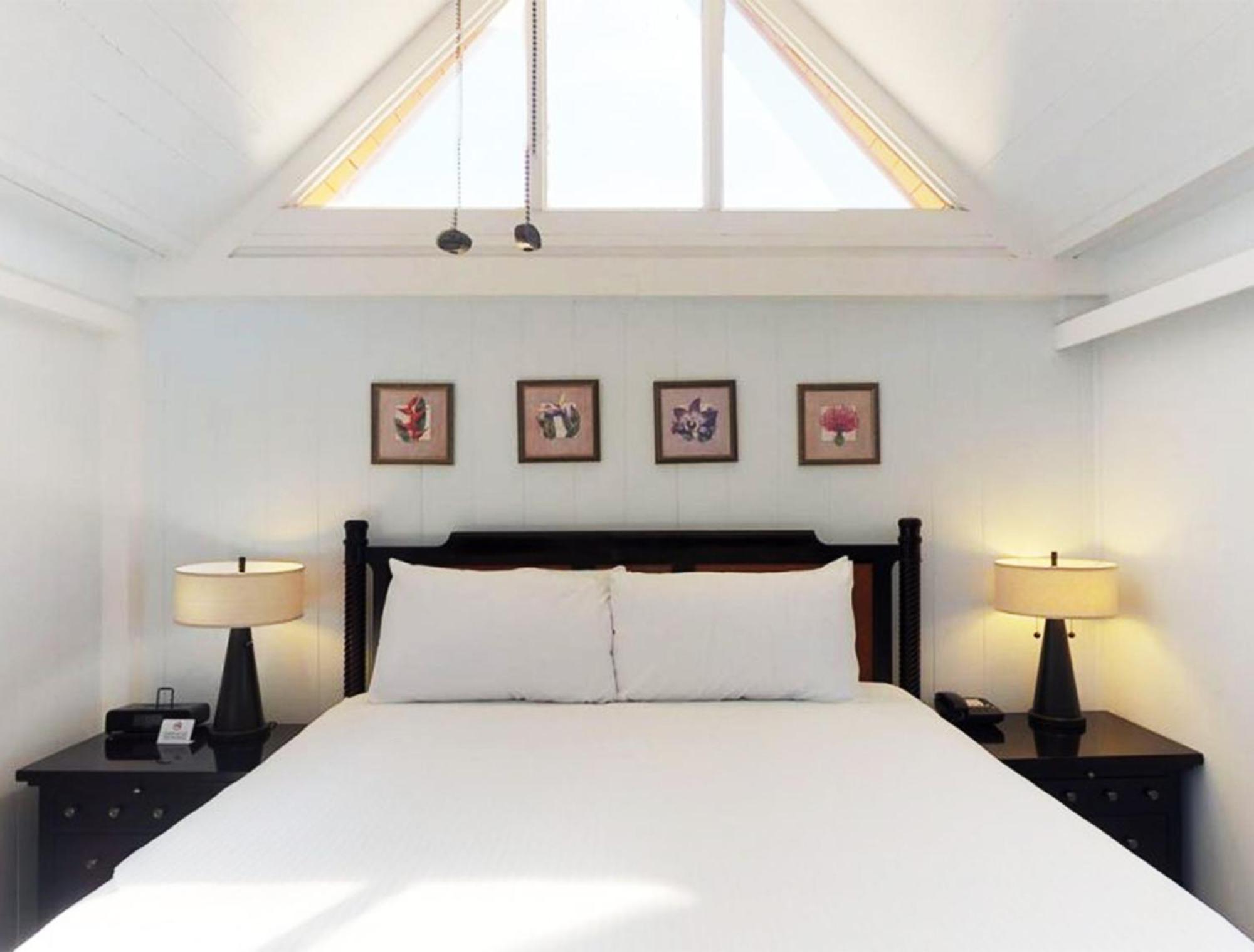 Zimmer zur Meerseite mit Kingsize-Bett