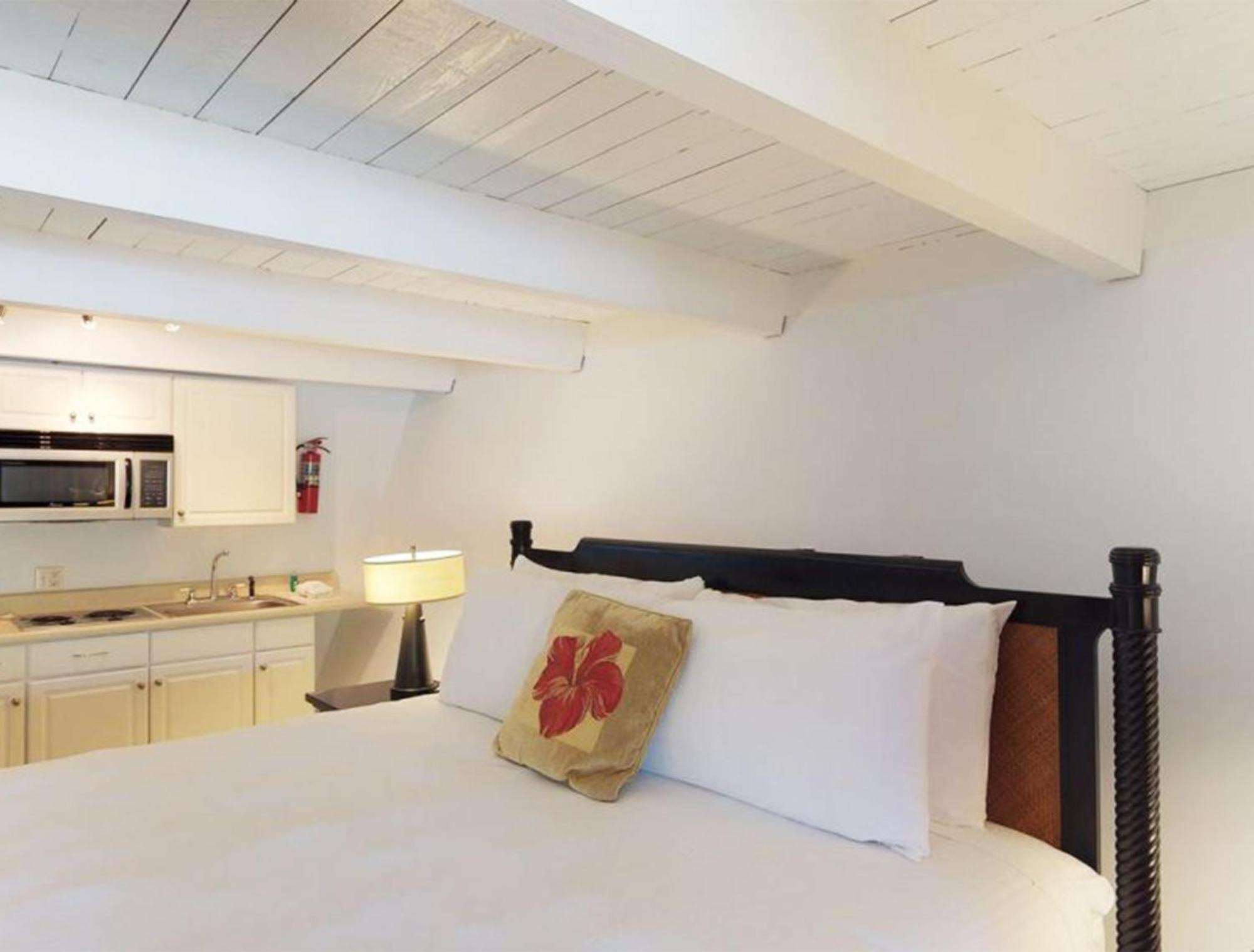 Deluxe Zimmer mit 1 Kingsize-Bett und Gartenblick