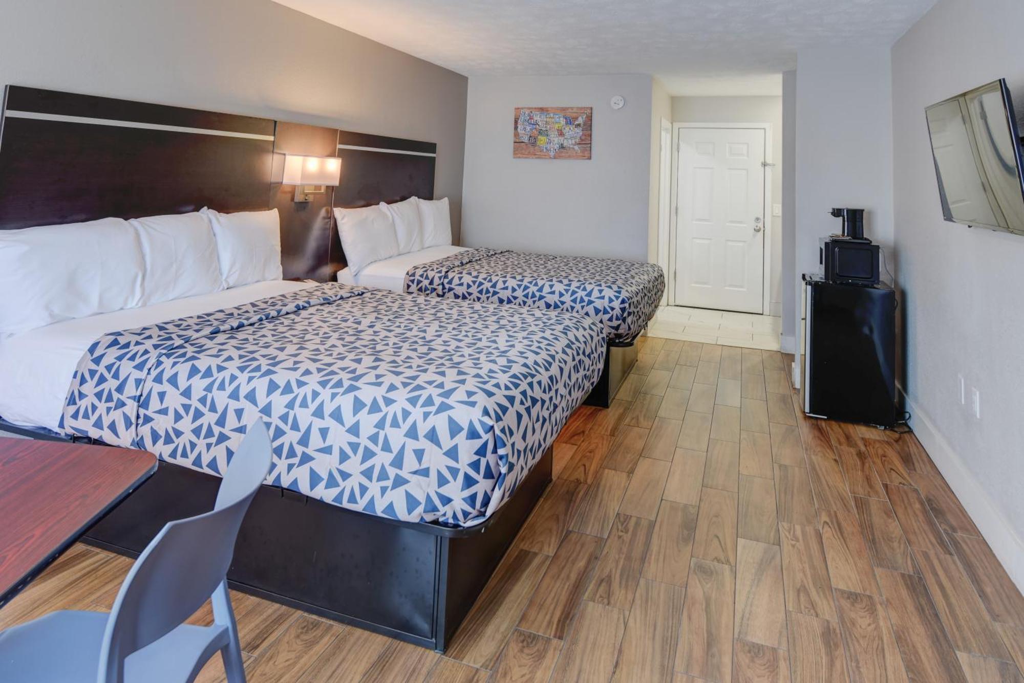 Queen Room with 2 Queen Beds - River View - Disability Access - Non Smoking