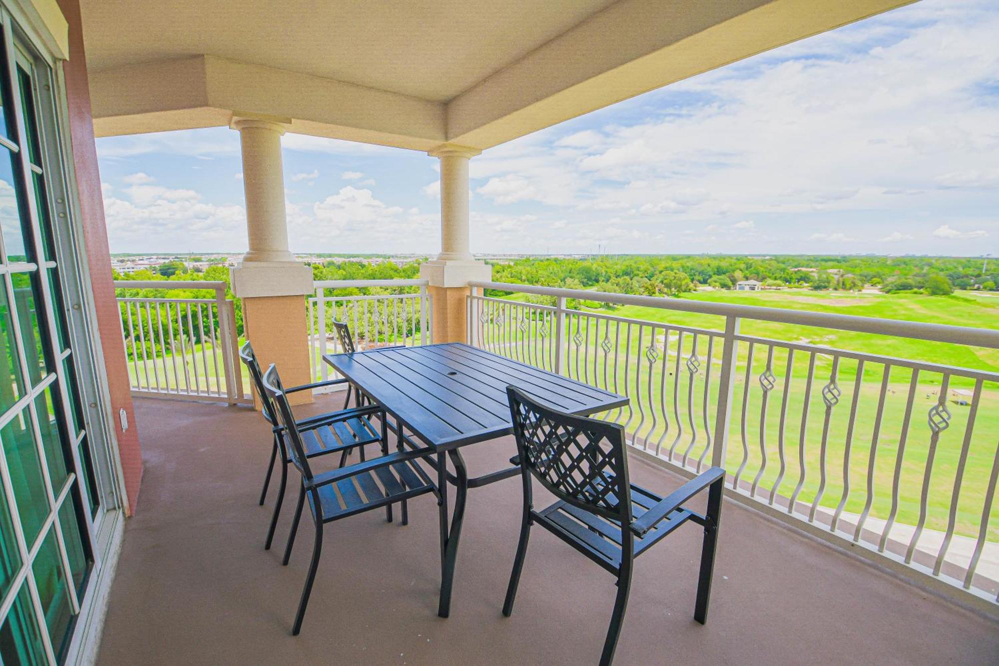 Two-Bedroom Suite - Main Tower/Waterpark Access