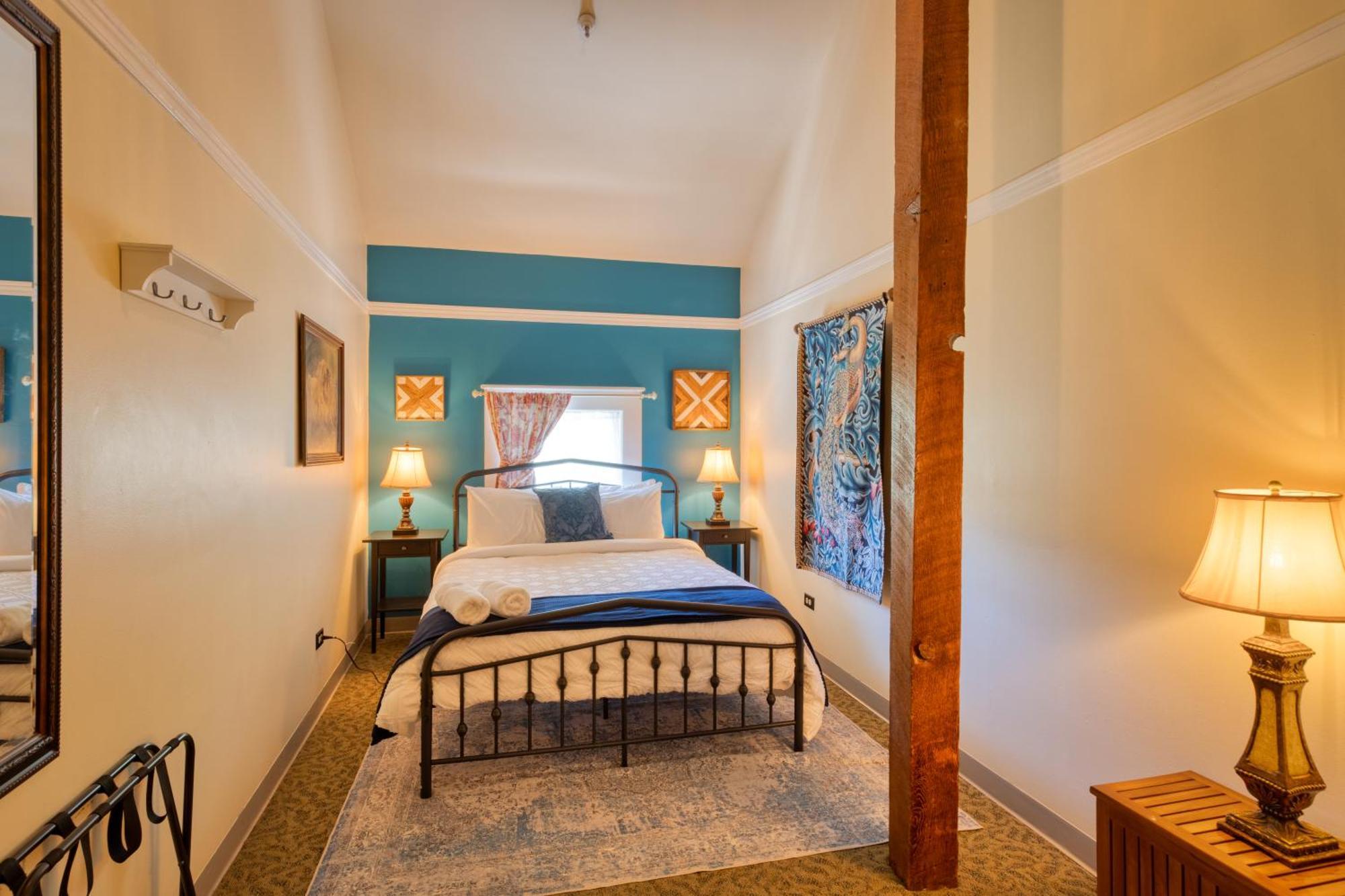 Private Queen Room