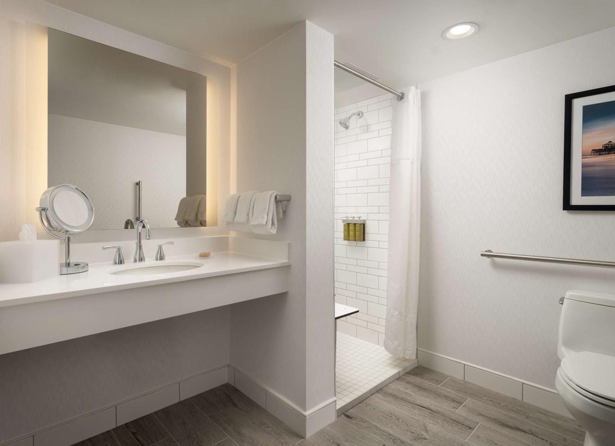 Zimmer mit Kingsize-Bett - Barrierefrei/befahrbare Dusche
