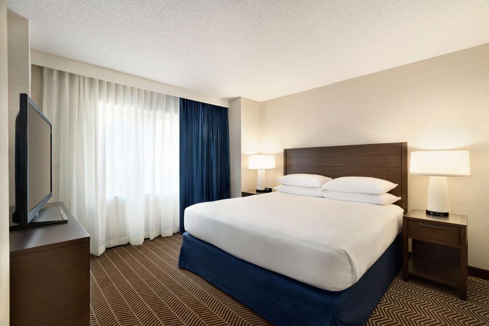 Premium King Suite - Non-Smoking,1548562864:JPEG