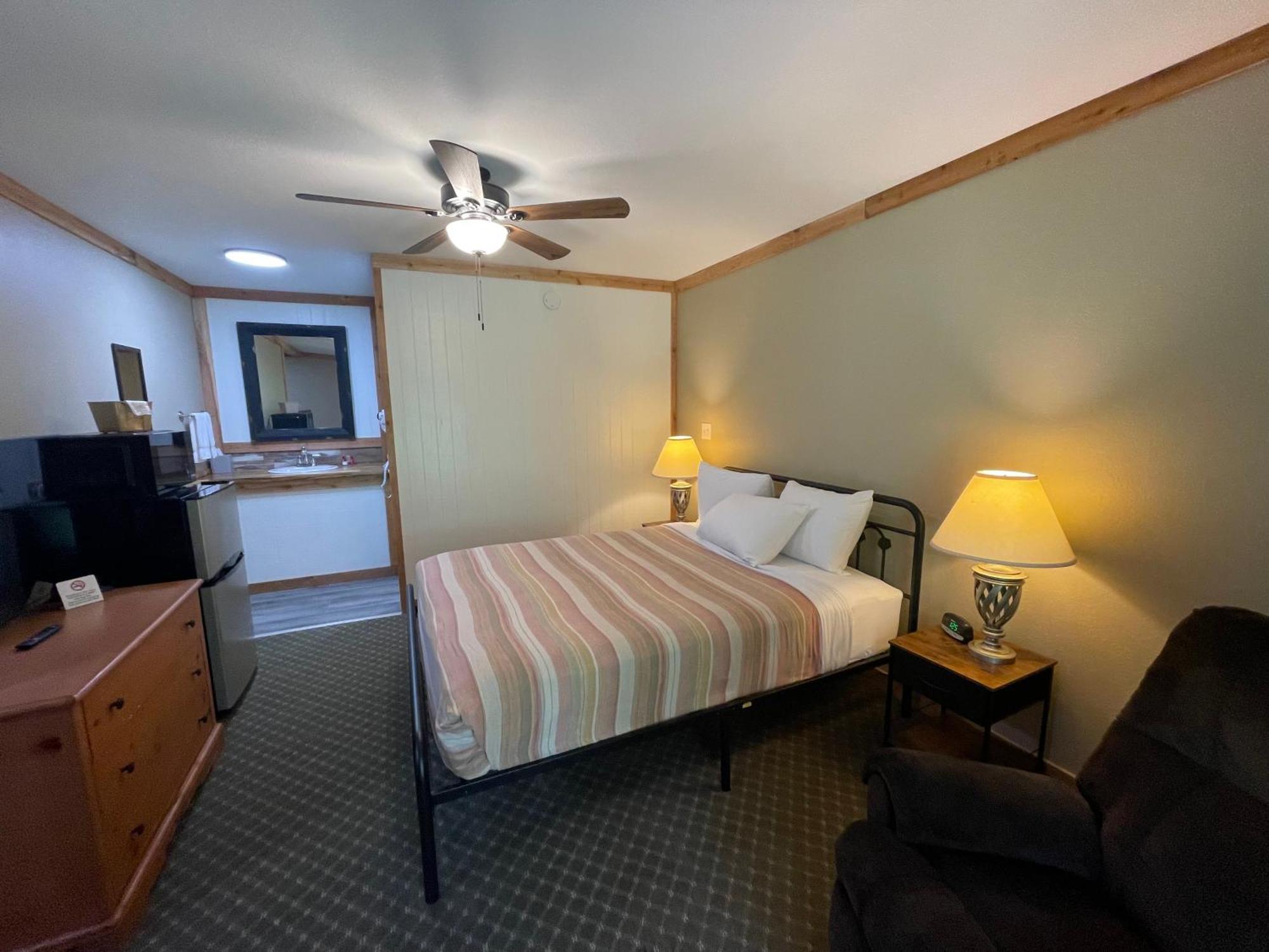Deluxe Queen Room