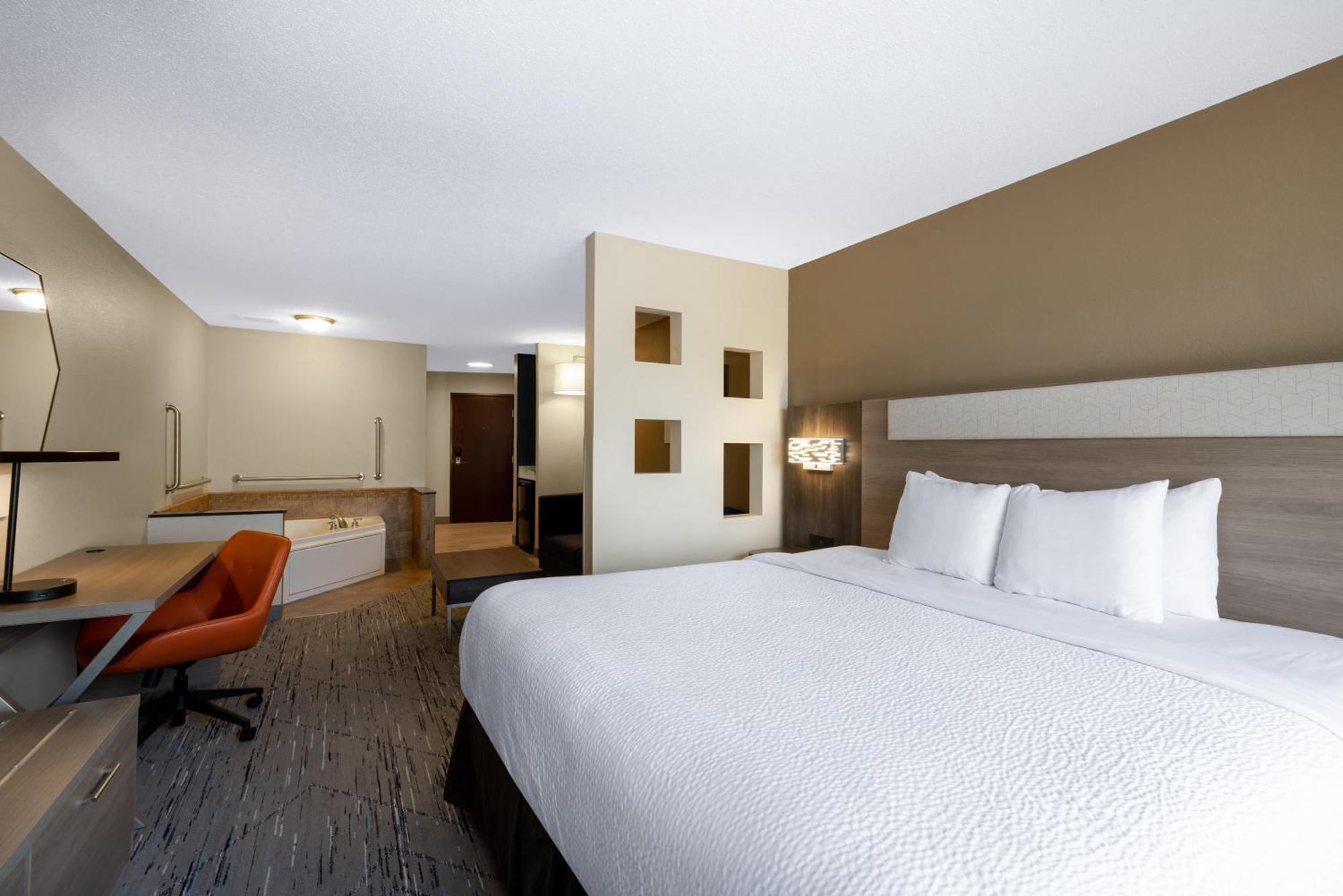 King Suite with Jetted Tub