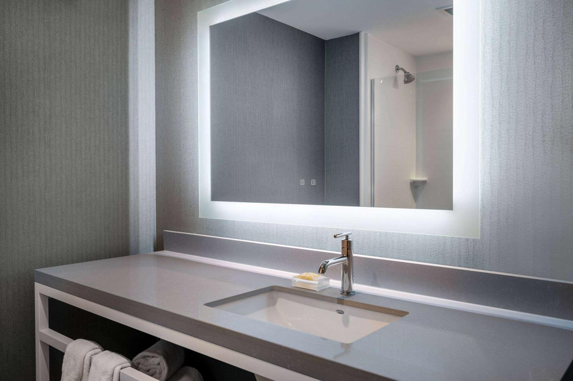 1 King Bed, Mobility/Hearing Accessible Suite, Bathtub w/ Grab Bars, Non-Smoking