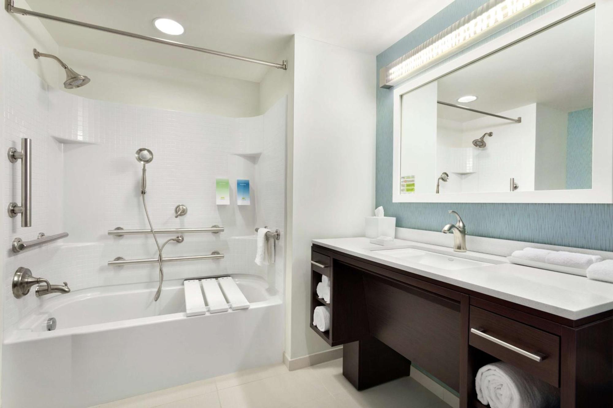 Queen Studio with Two Queen Beds - Mobility Access/Non-Smoking