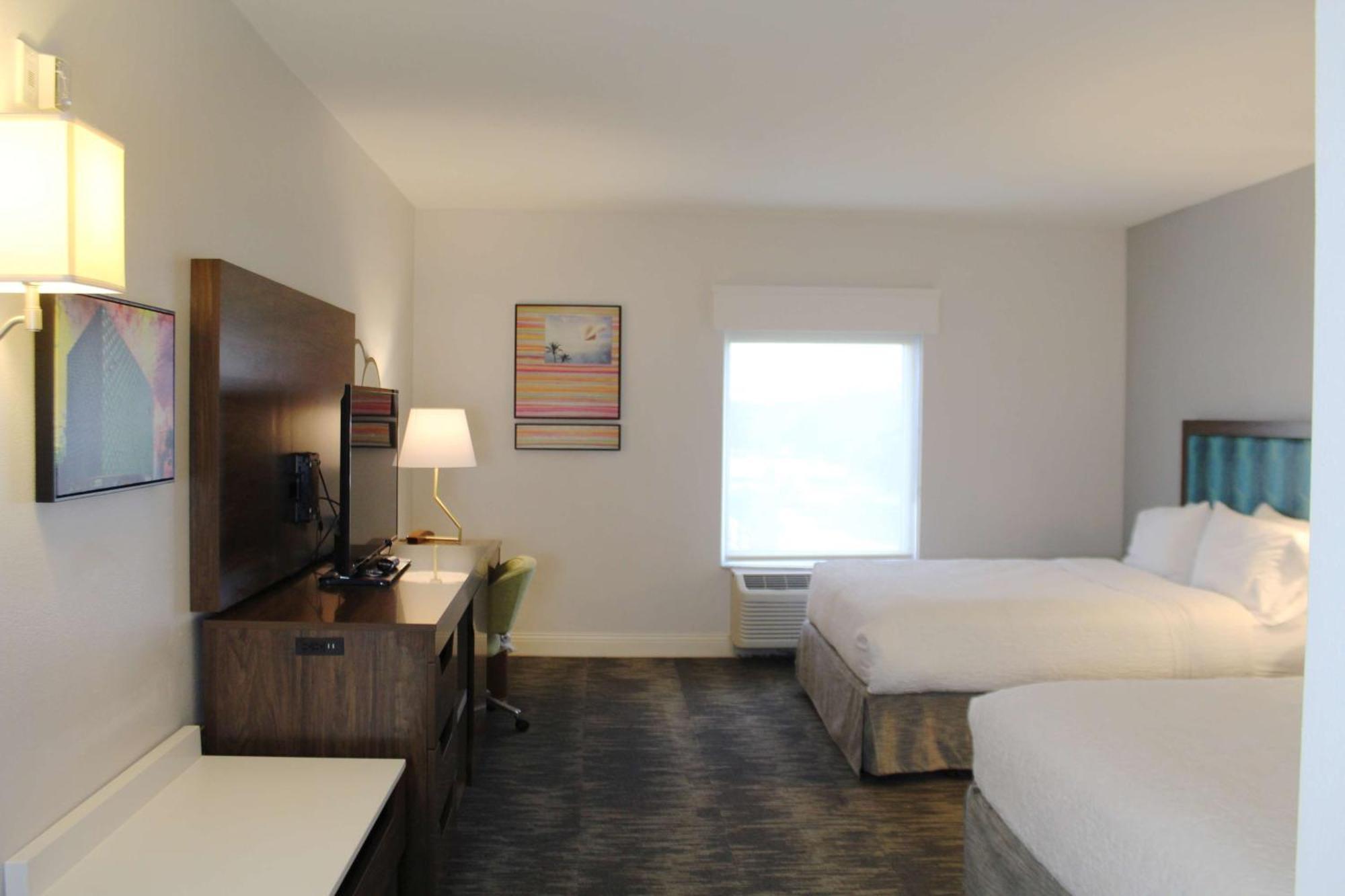Double Room Two Queen Beds Bath Tub Mobility Hearing Access or Non-Smoking,1276560985:JPEG