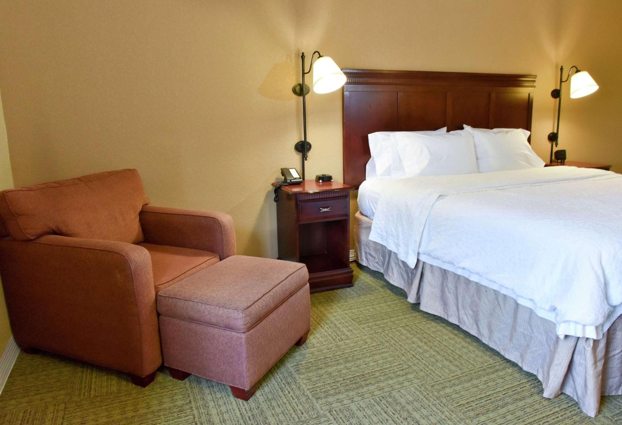 King Room King Bed Non-Smoking,1551490138:JPEG