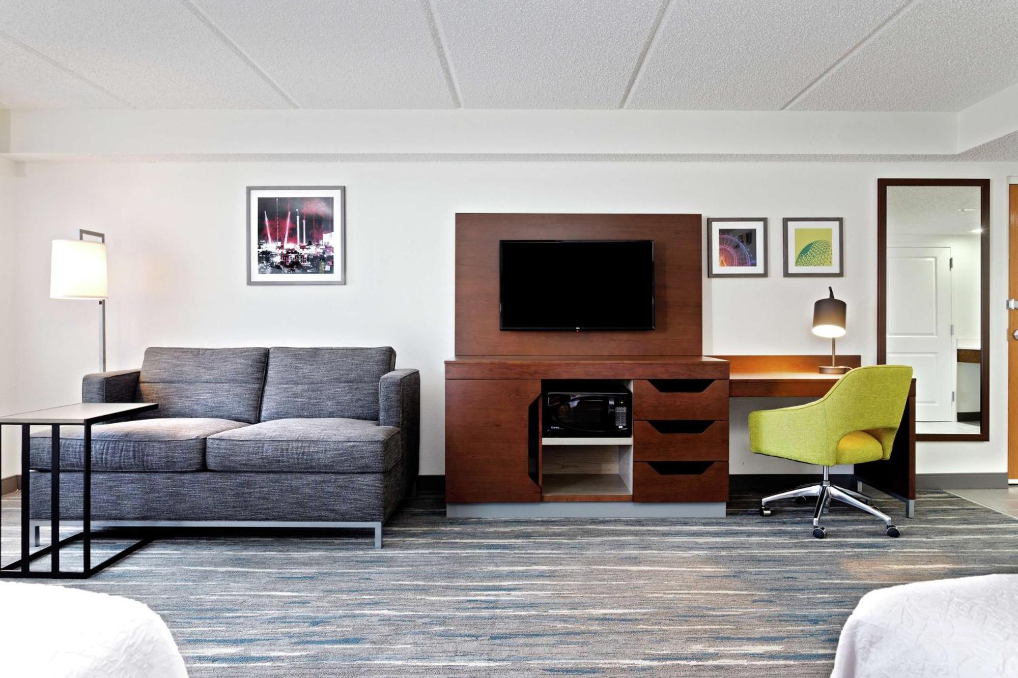 Queen Studio Suite Two Queen Beds Mobility Access or Non-Smoking,1551625042:JPEG