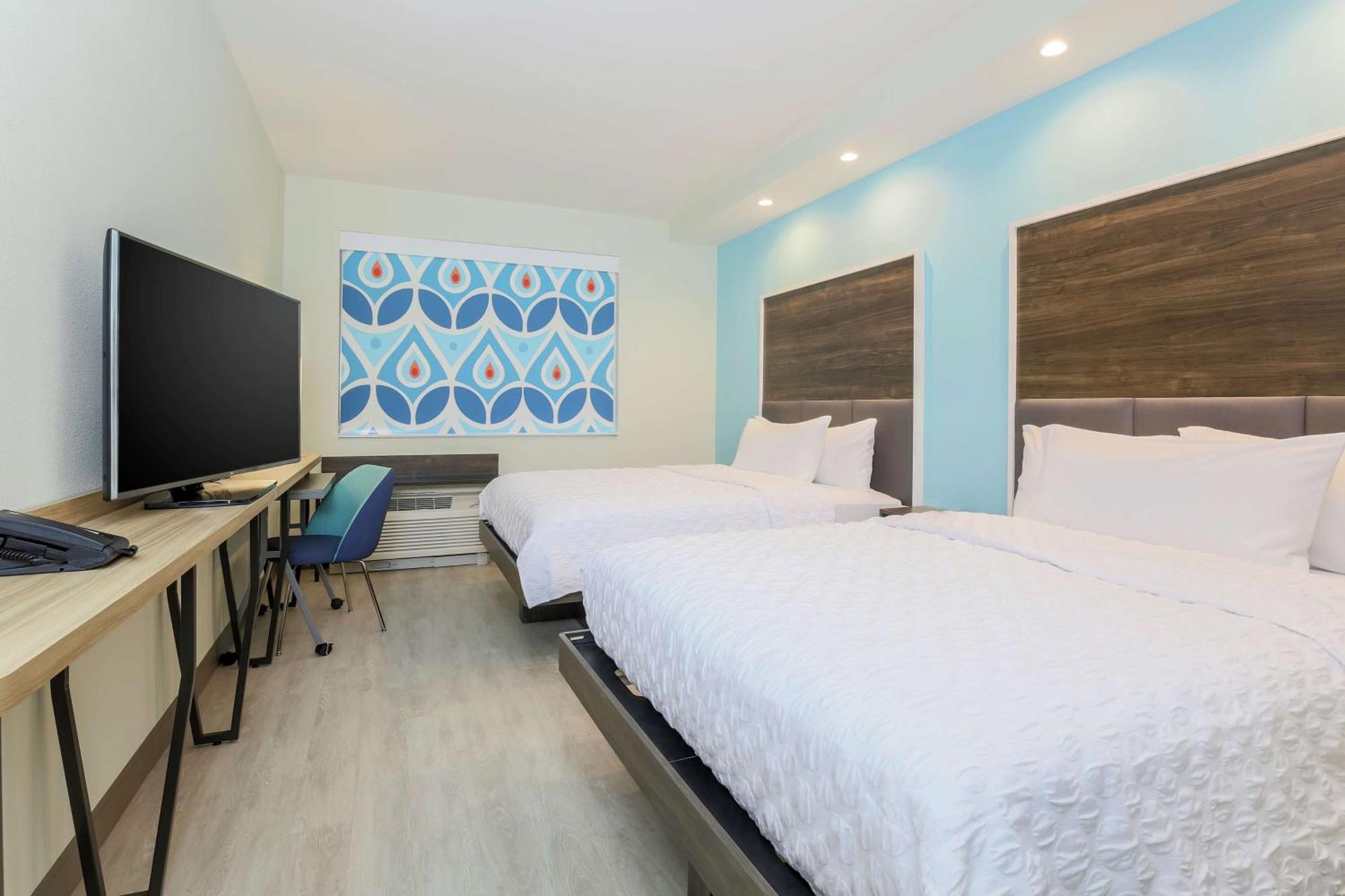 Queen Room with Two Queen Beds - Mobility Access