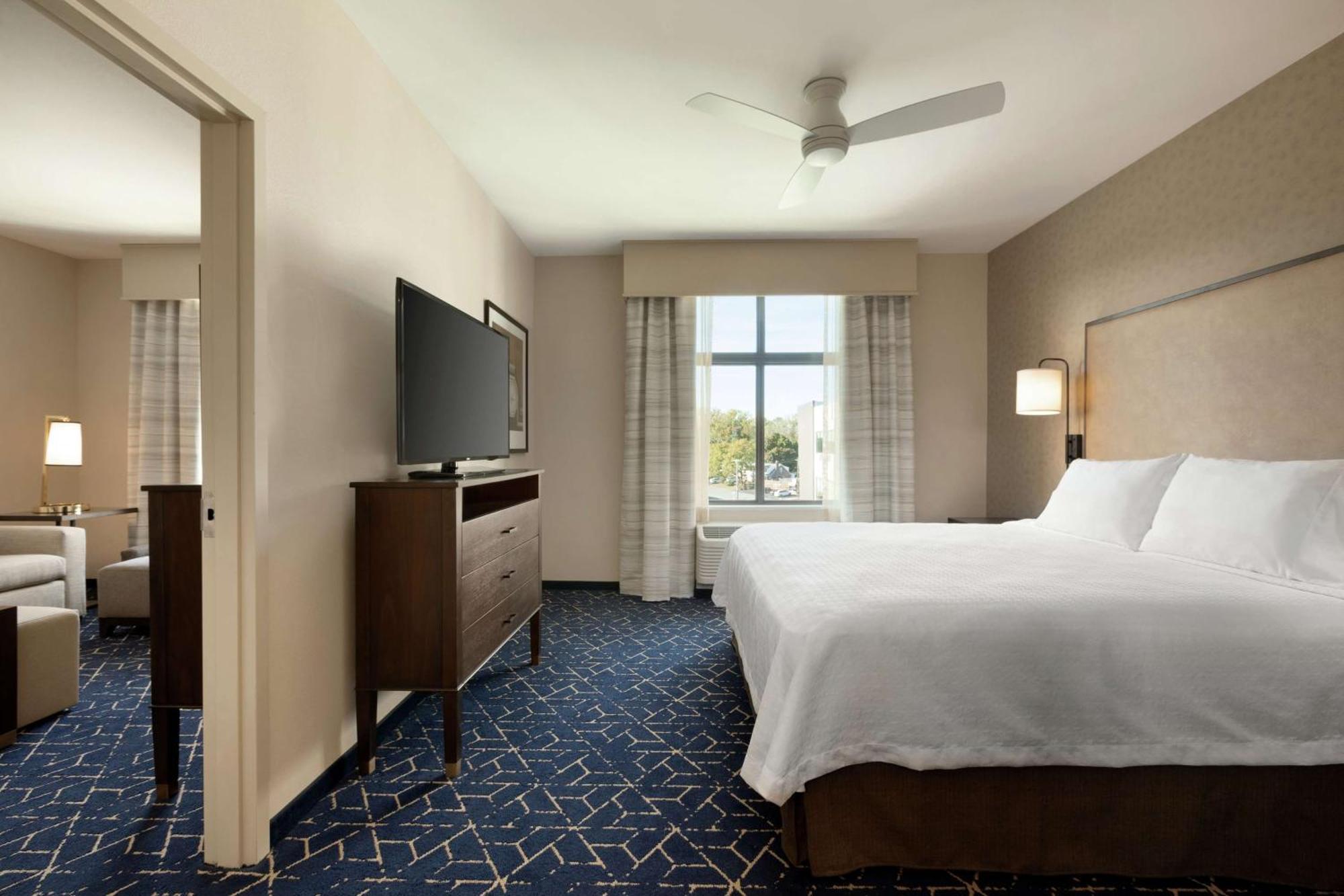 One-Bedroom King Suite - Non-Smoking