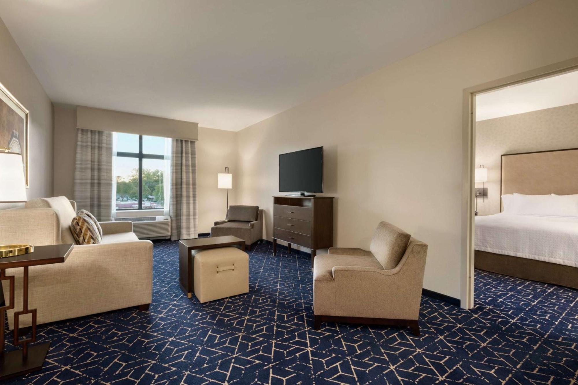 One-Bedroom Queen Suite with Two Queen Beds - Non-Smoking