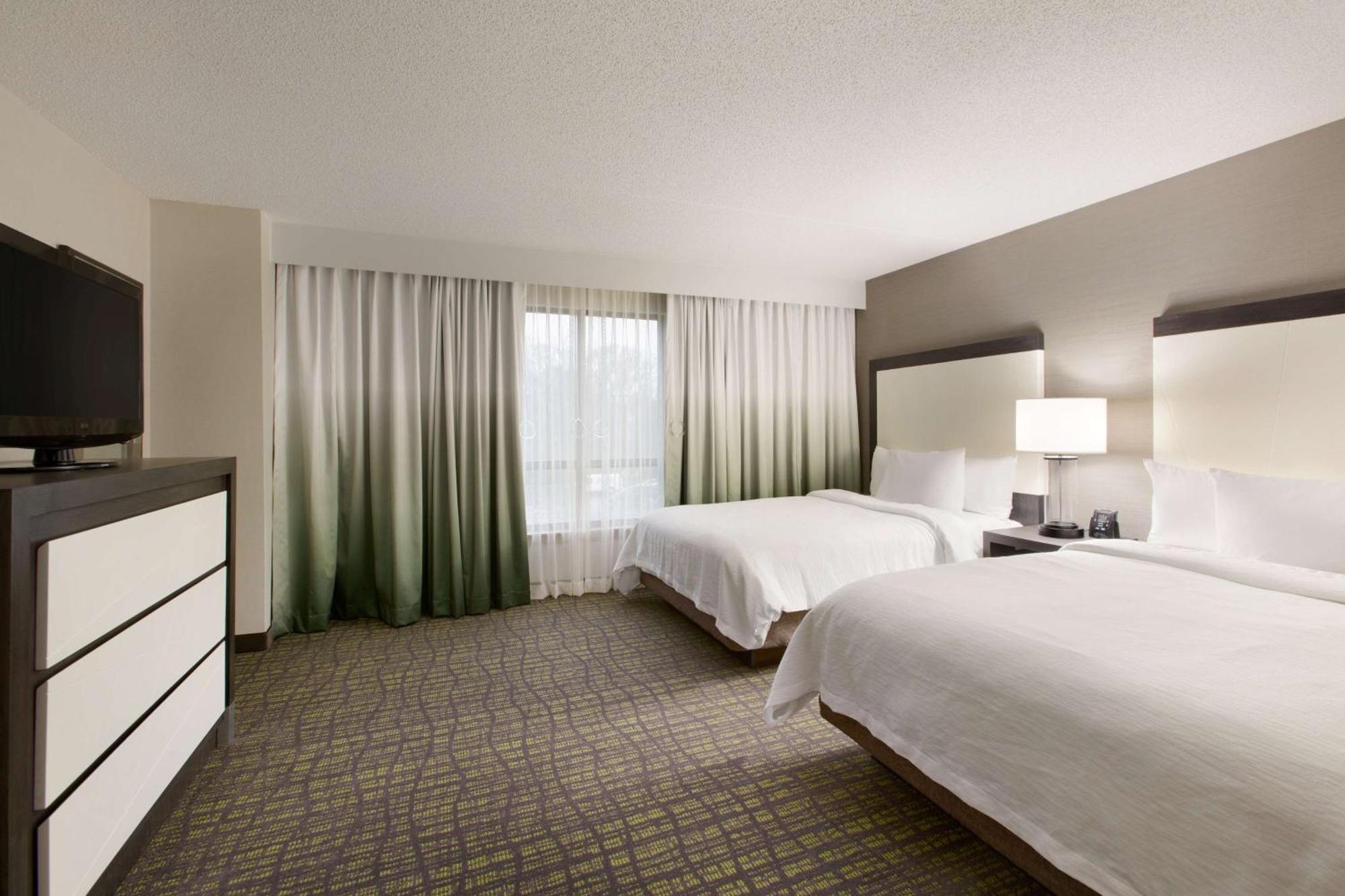 One-Bedroom Queen Suite with Two Queen Beds - Mobility and Hearing Access/Non-Smoking