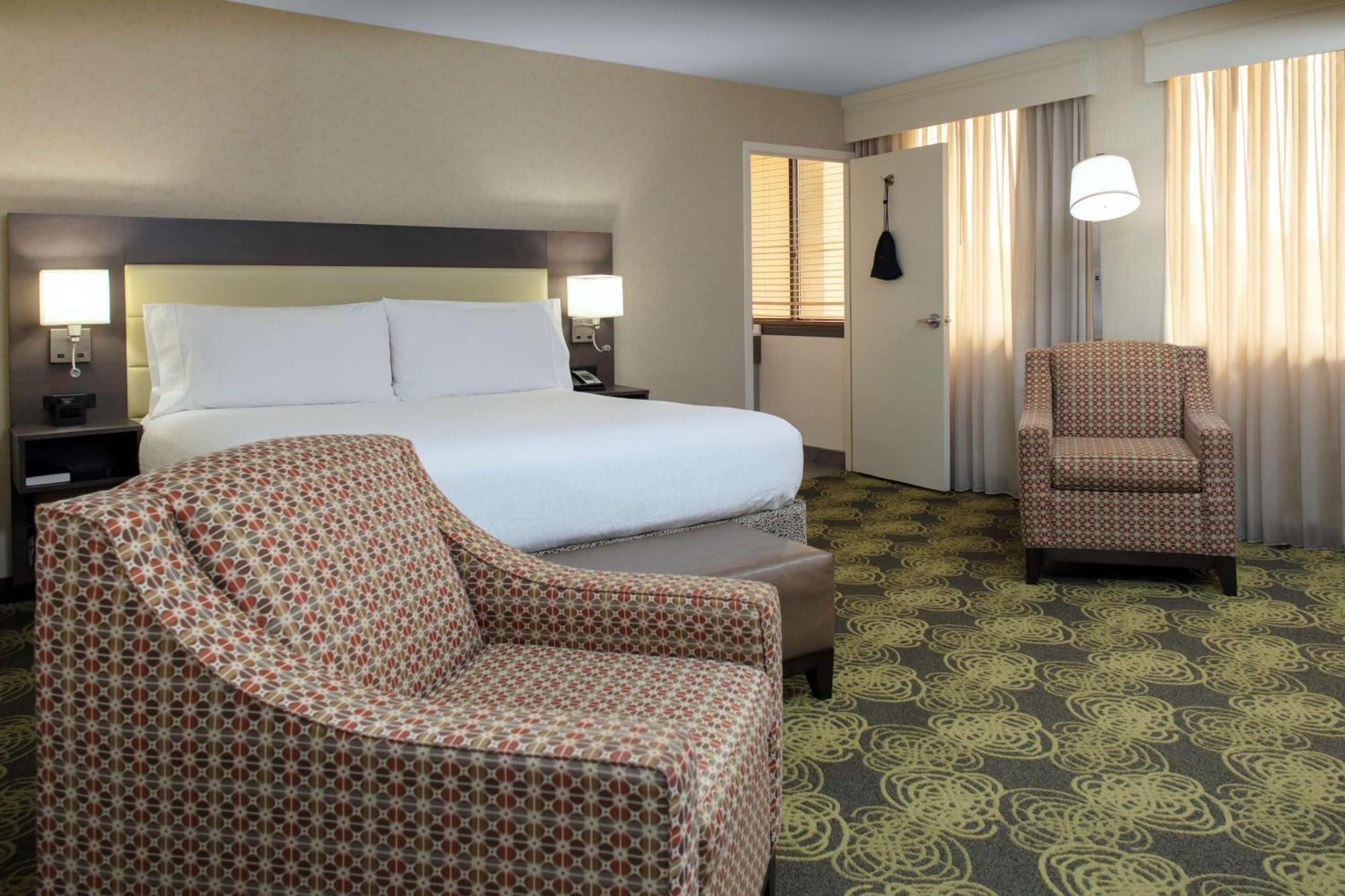 Deluxe King Room,1552318585:JPEG